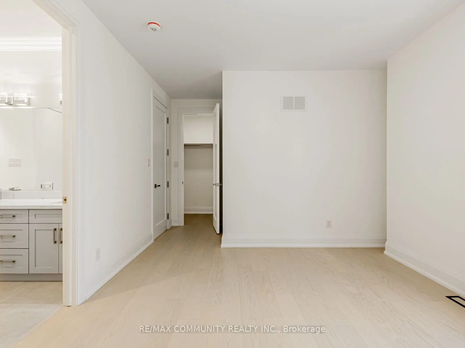 43 Sugarbush Square