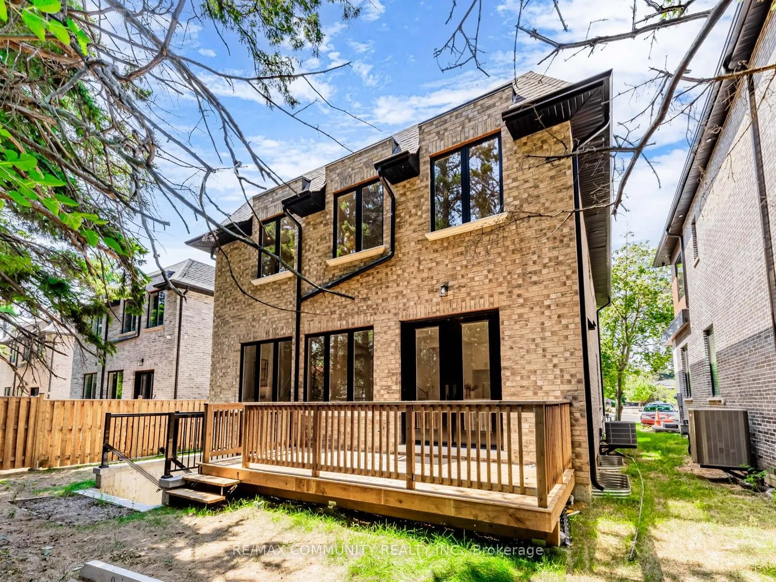 43 Sugarbush Square