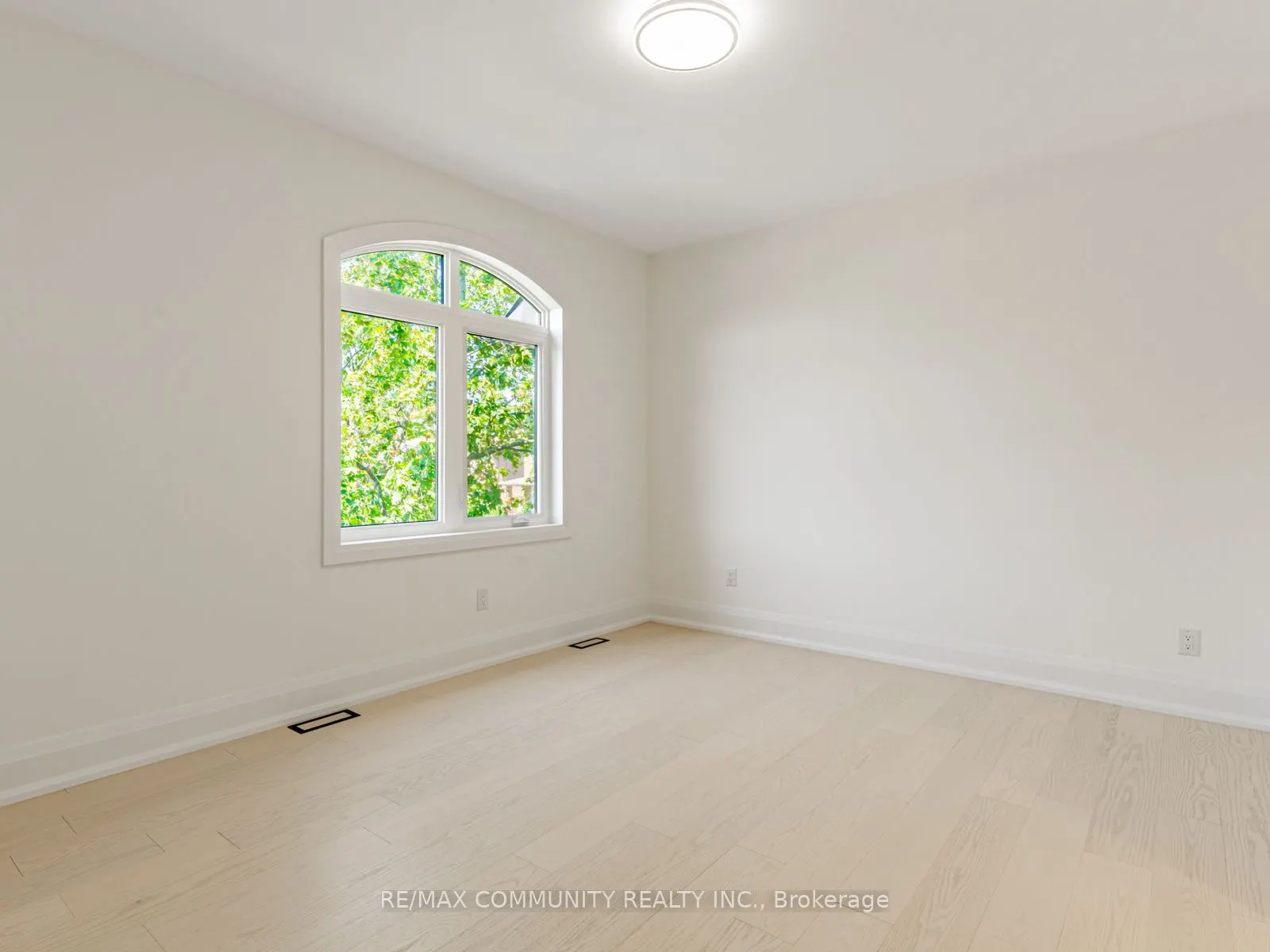43 Sugarbush Square