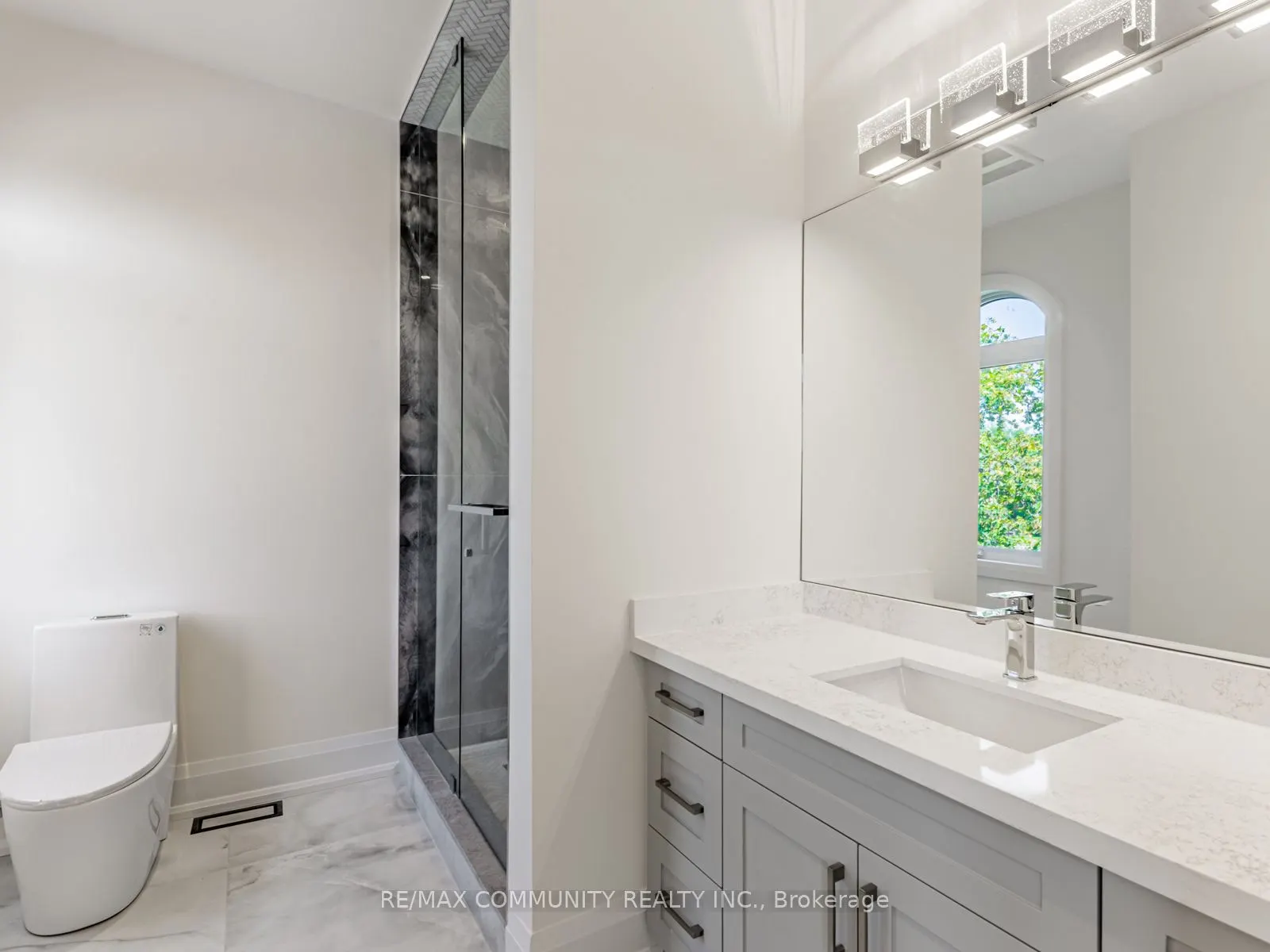 43 Sugarbush Square