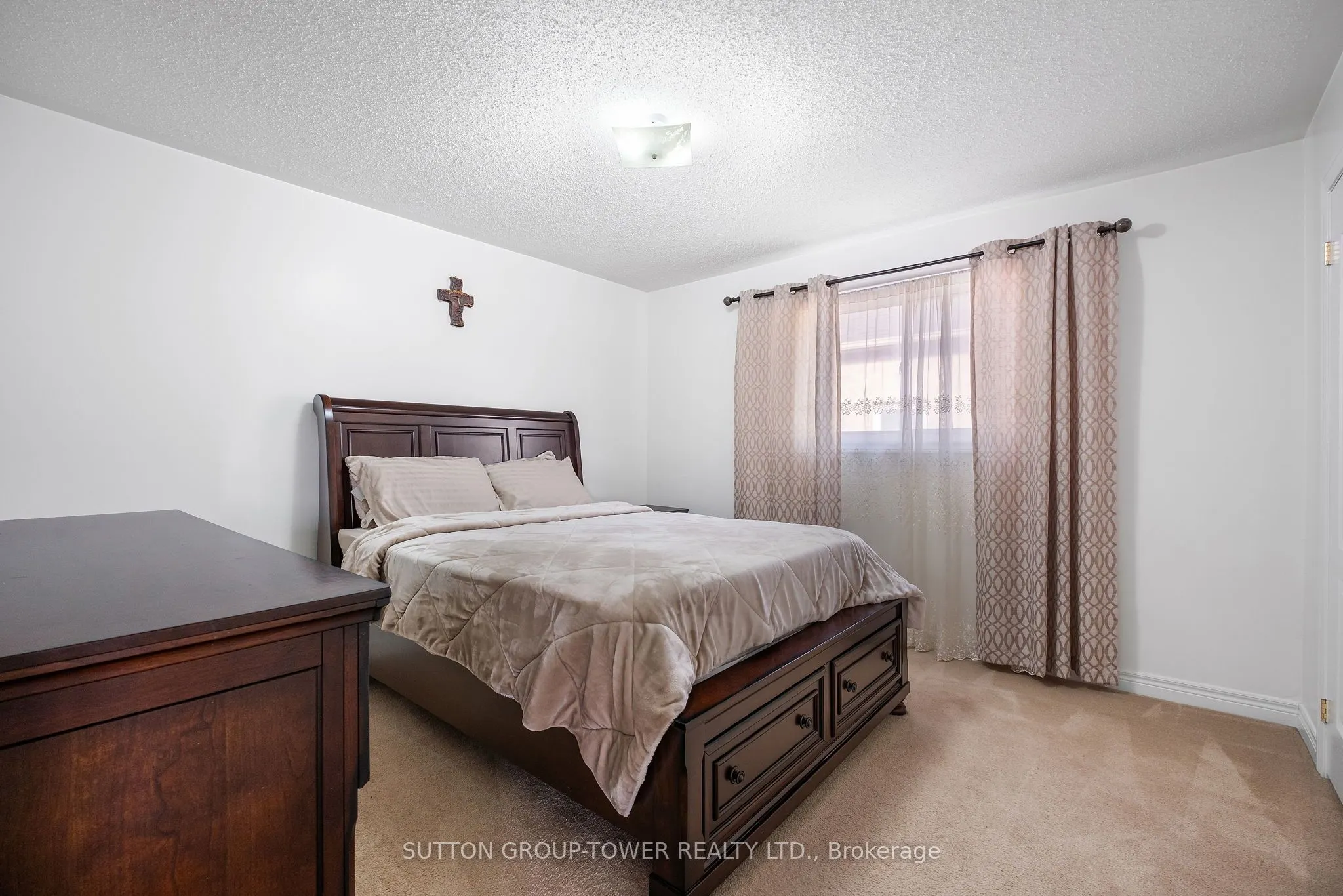 14 Rosswell Drive