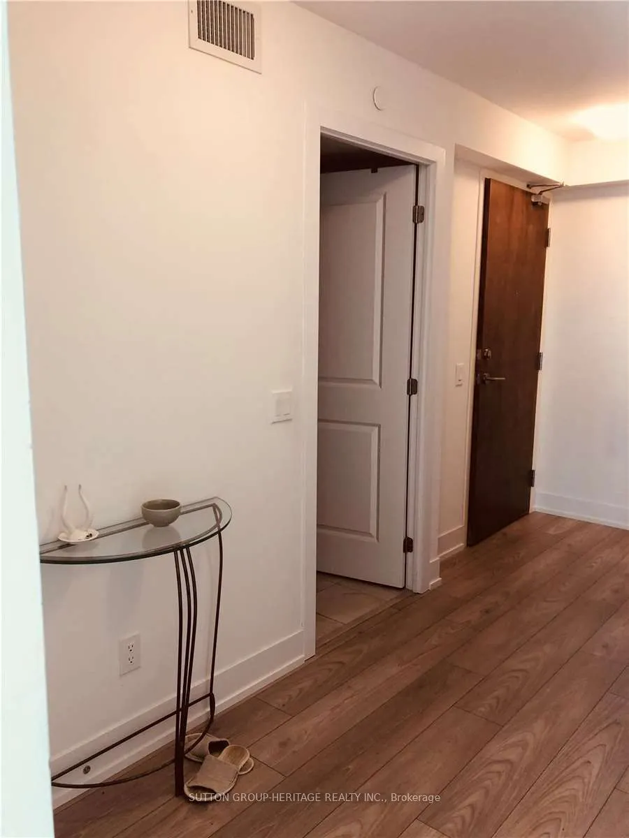 1215 Bayly Street, #906