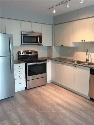 1215 Bayly Street, #906
