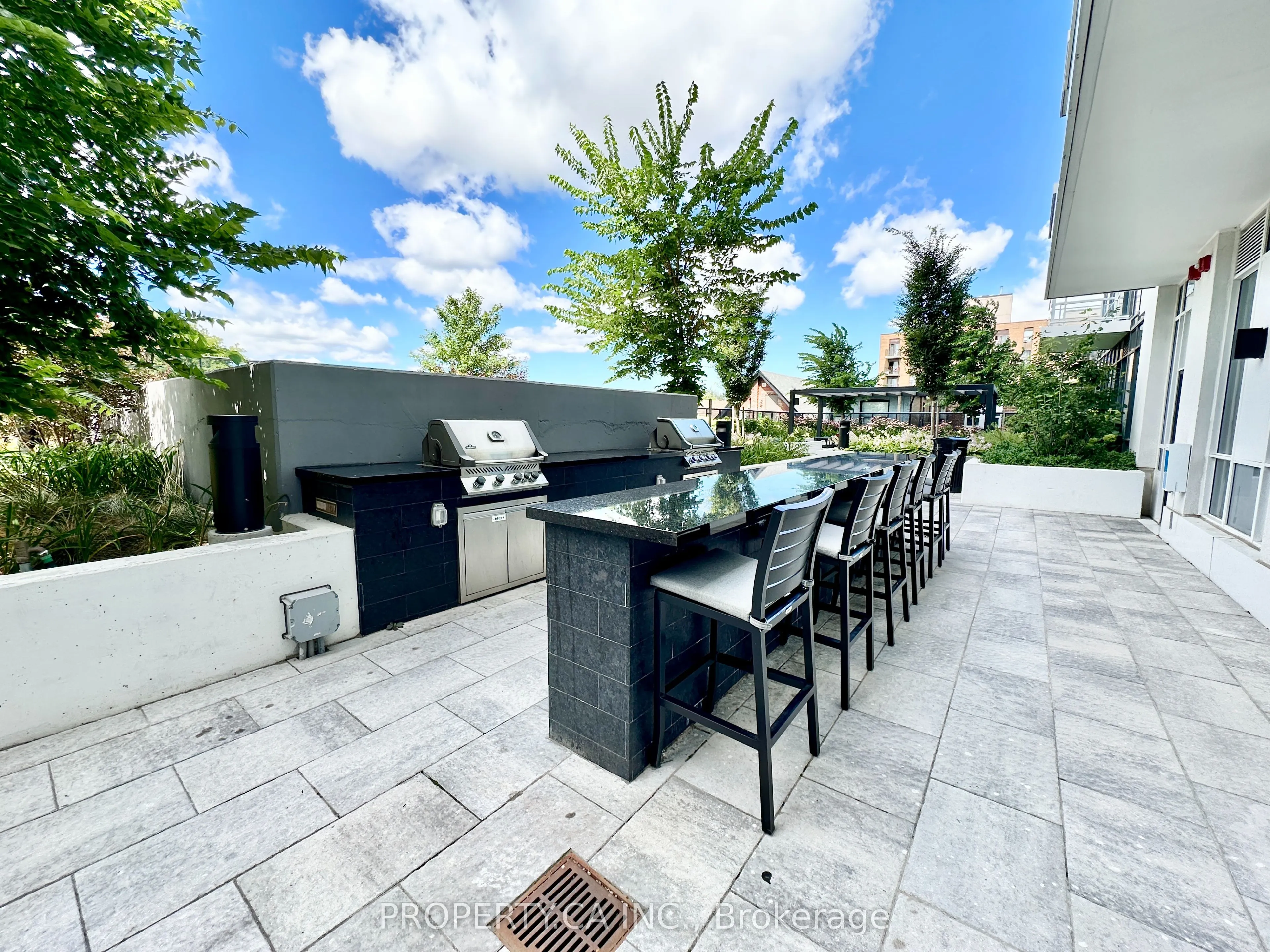 286 Main Street, #813