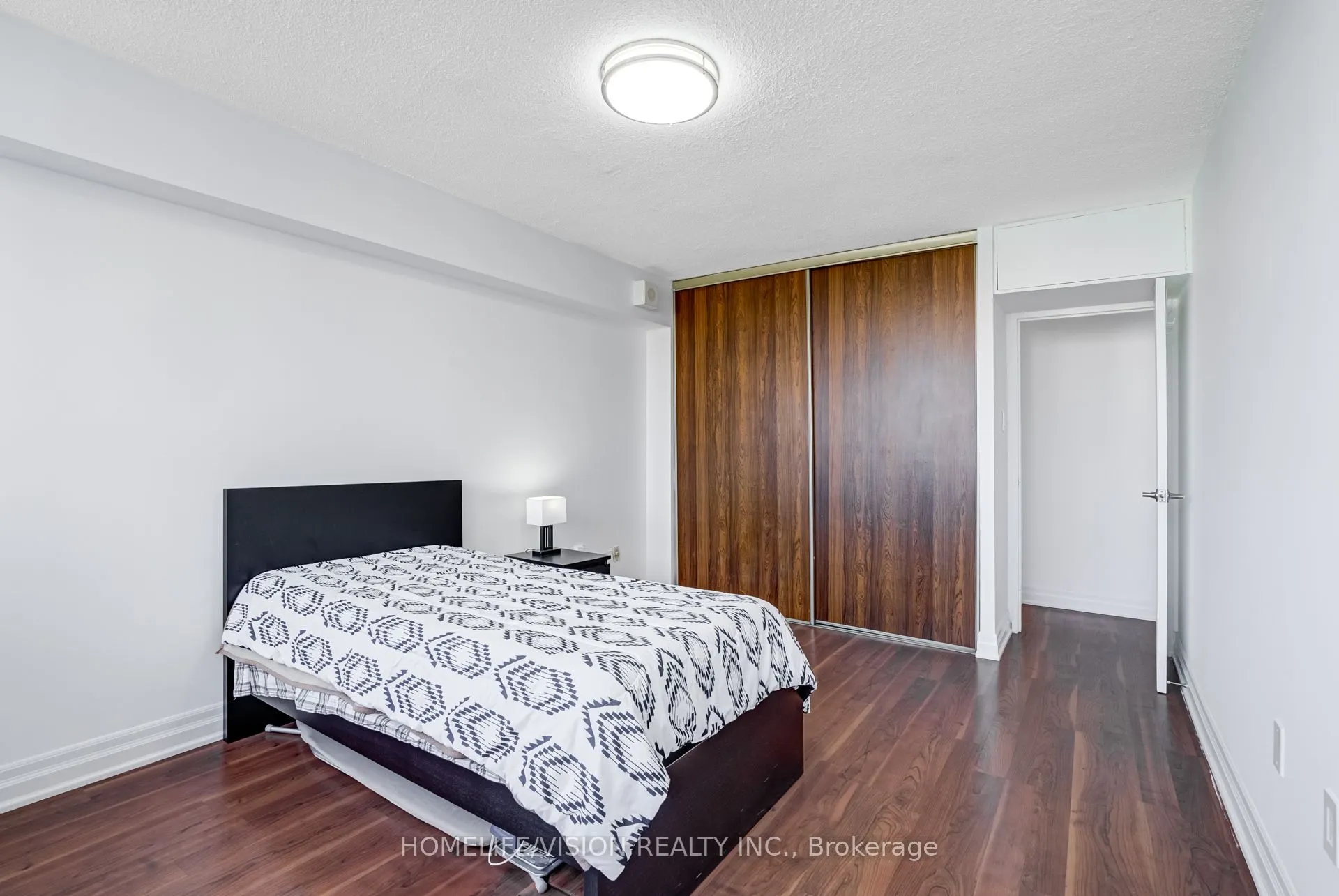25 Silver Springs Boulevard, #905