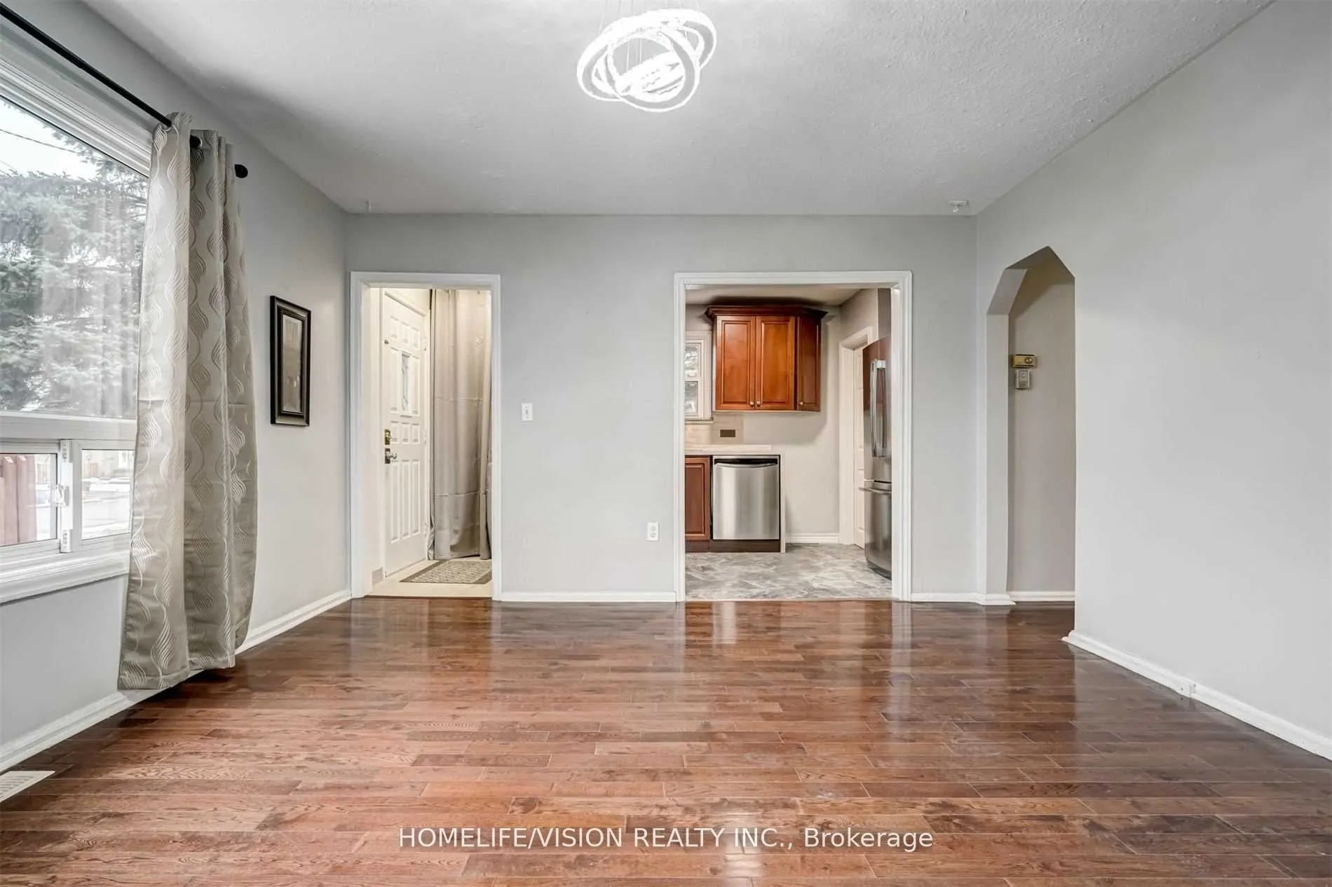 65 Ellington Drive E, #Main
