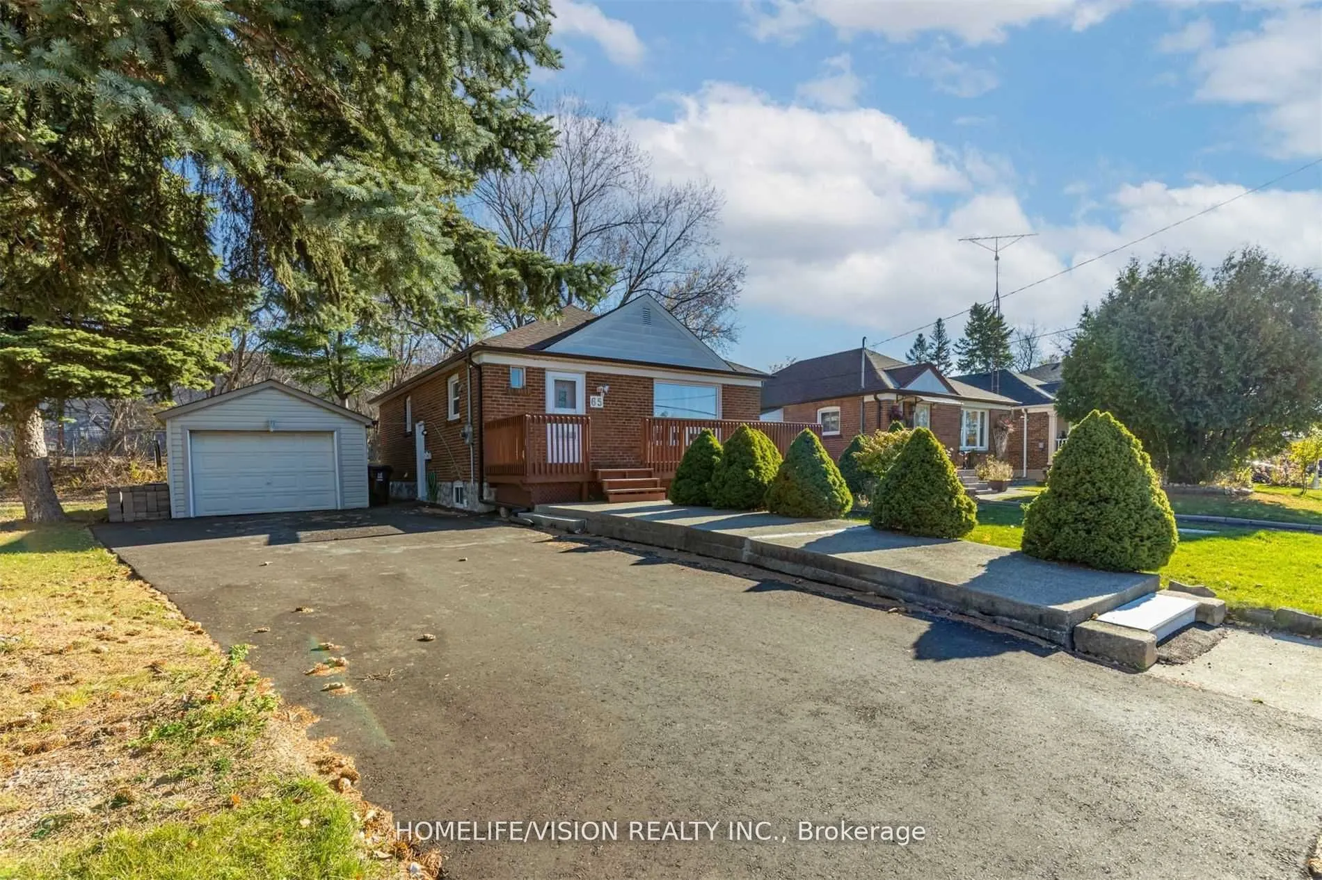 65 Ellington Drive E, #Main