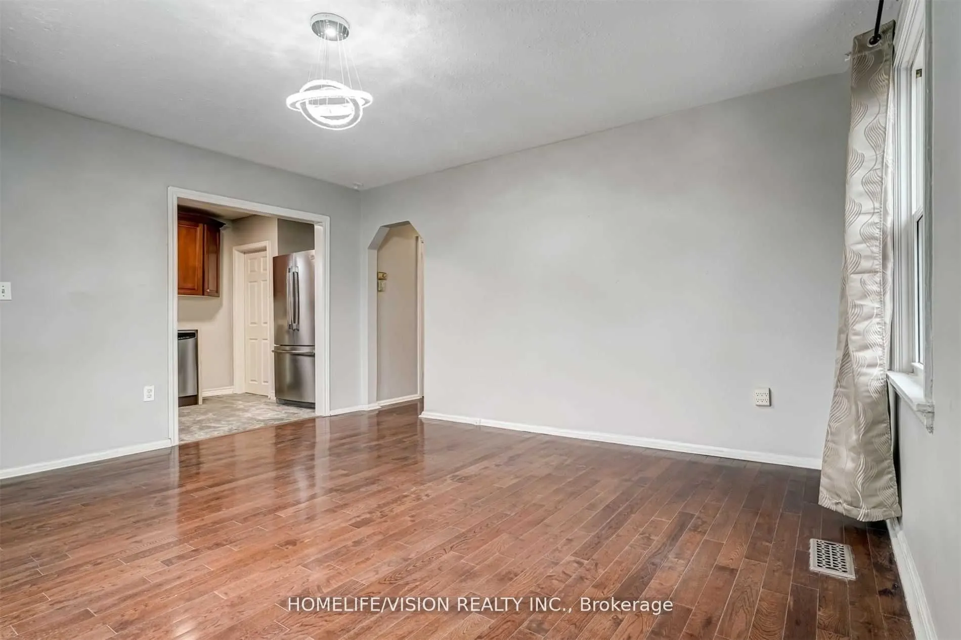 65 Ellington Drive E, #Main