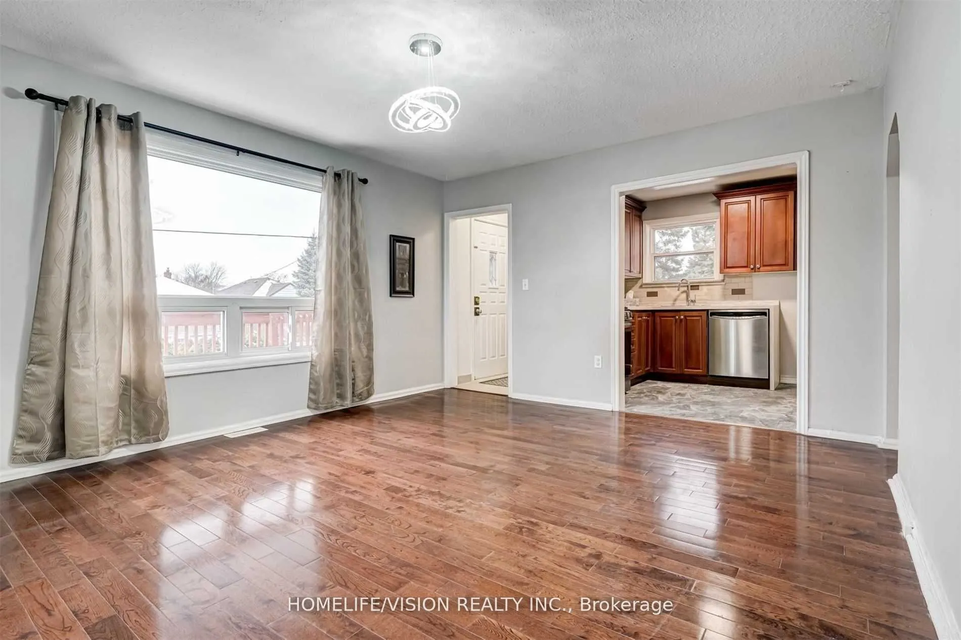 65 Ellington Drive E, #Main