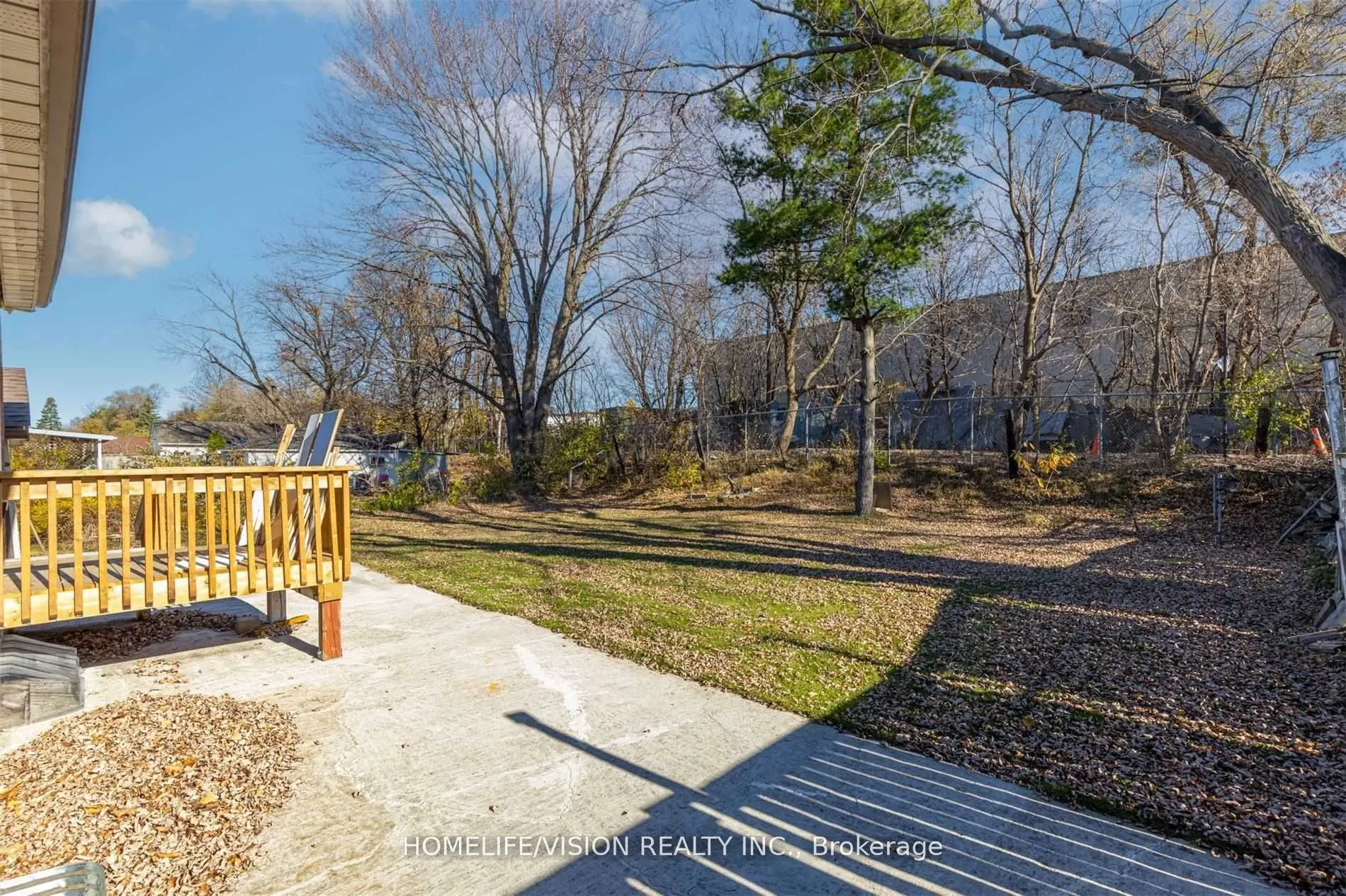 65 Ellington Drive E, #Main