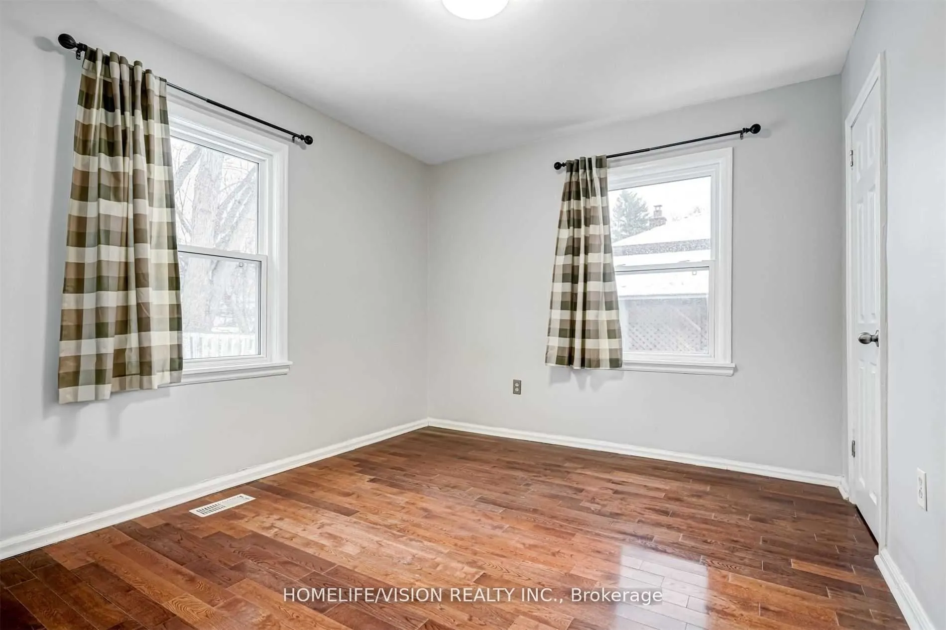 65 Ellington Drive E, #Main