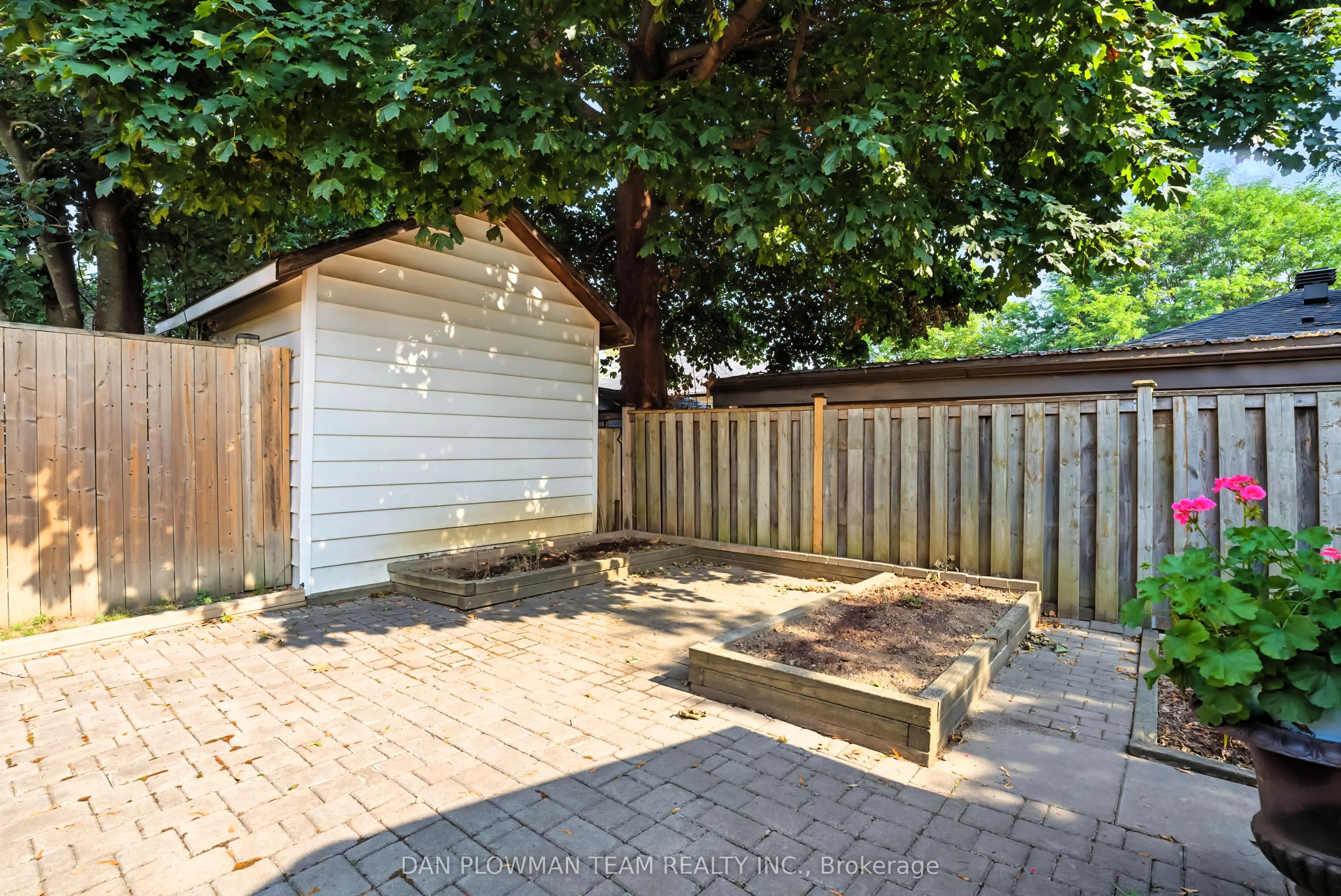 1001 Wardman Crescent