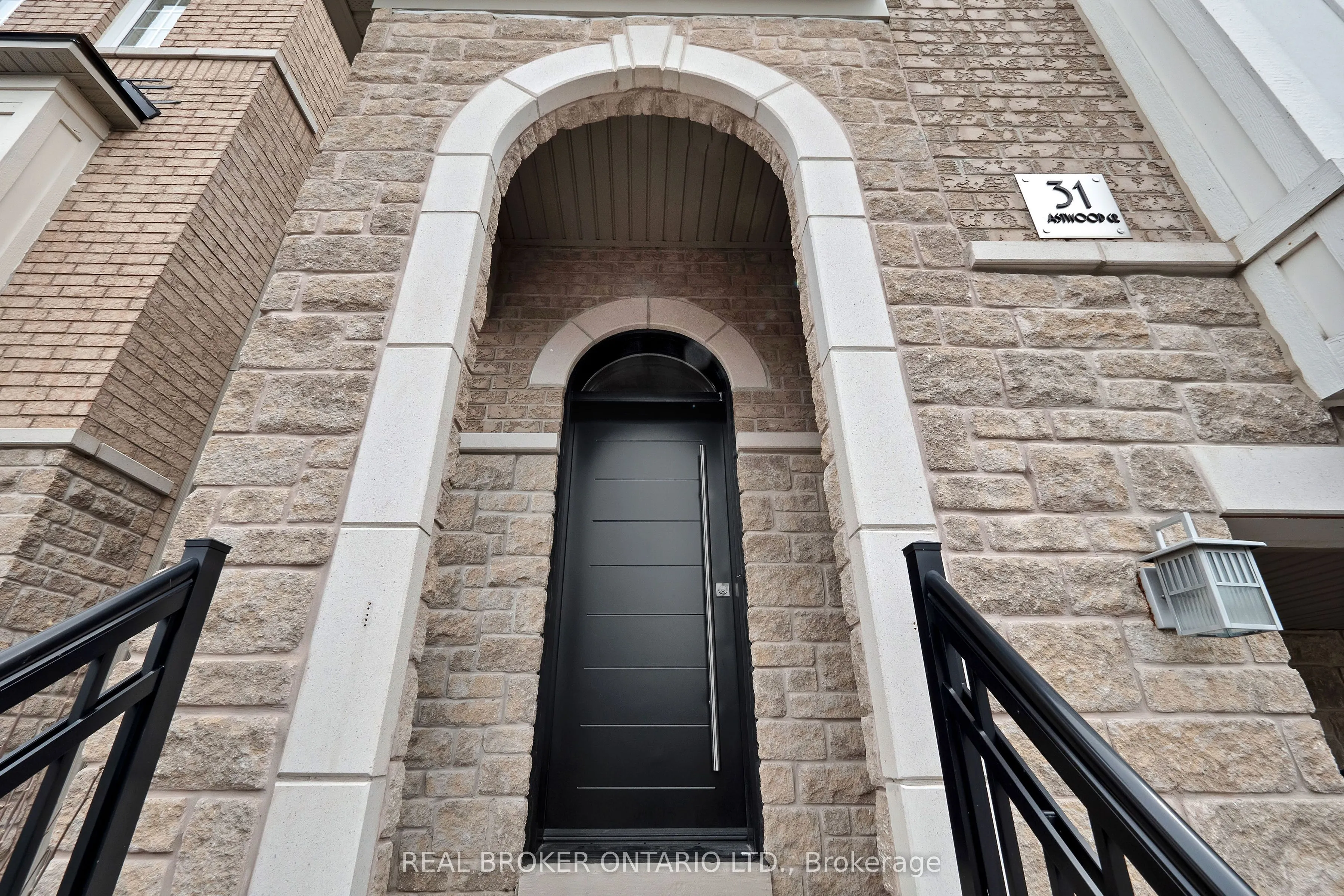 31 Mastwood Crescent