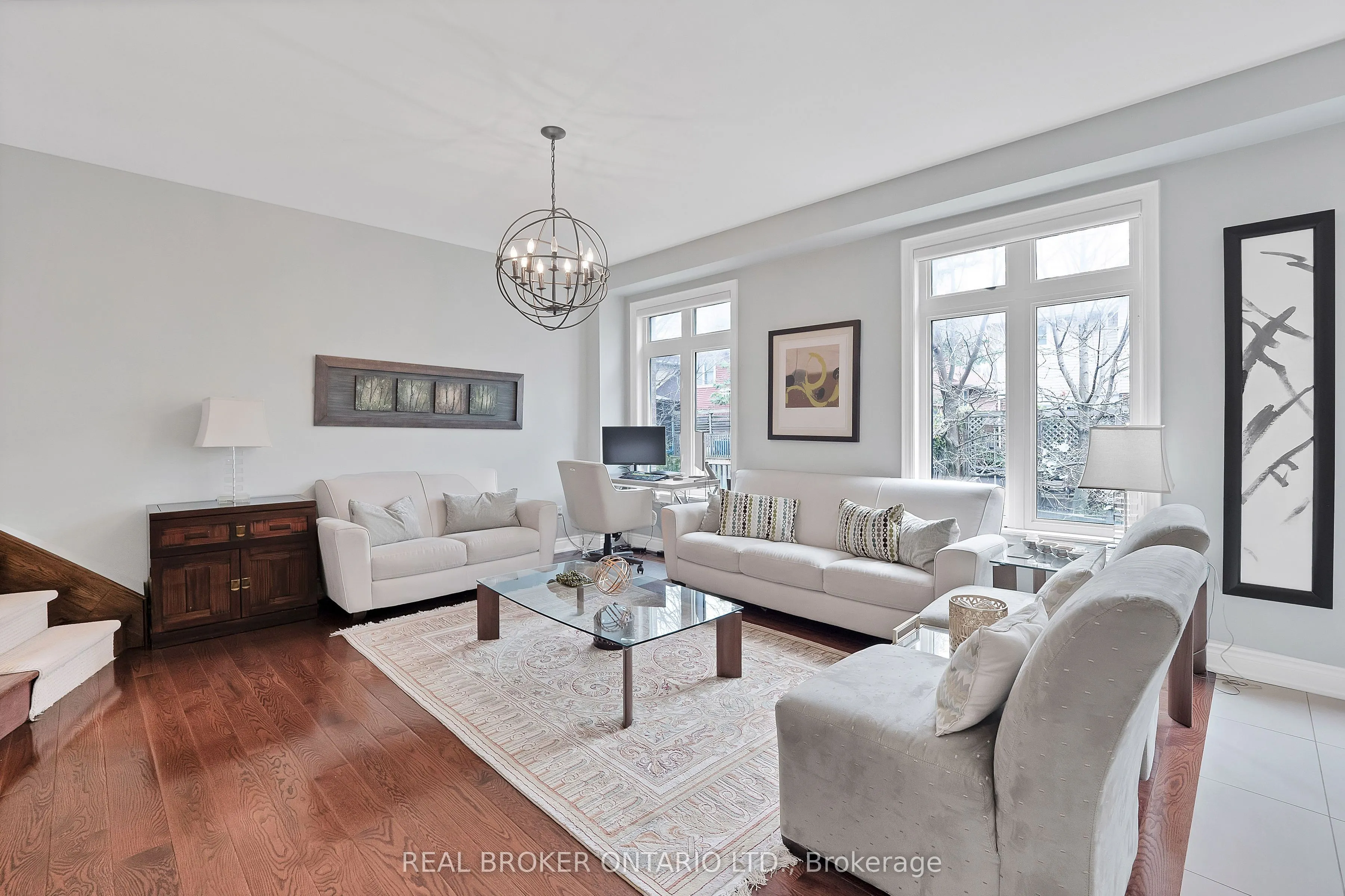 31 Mastwood Crescent