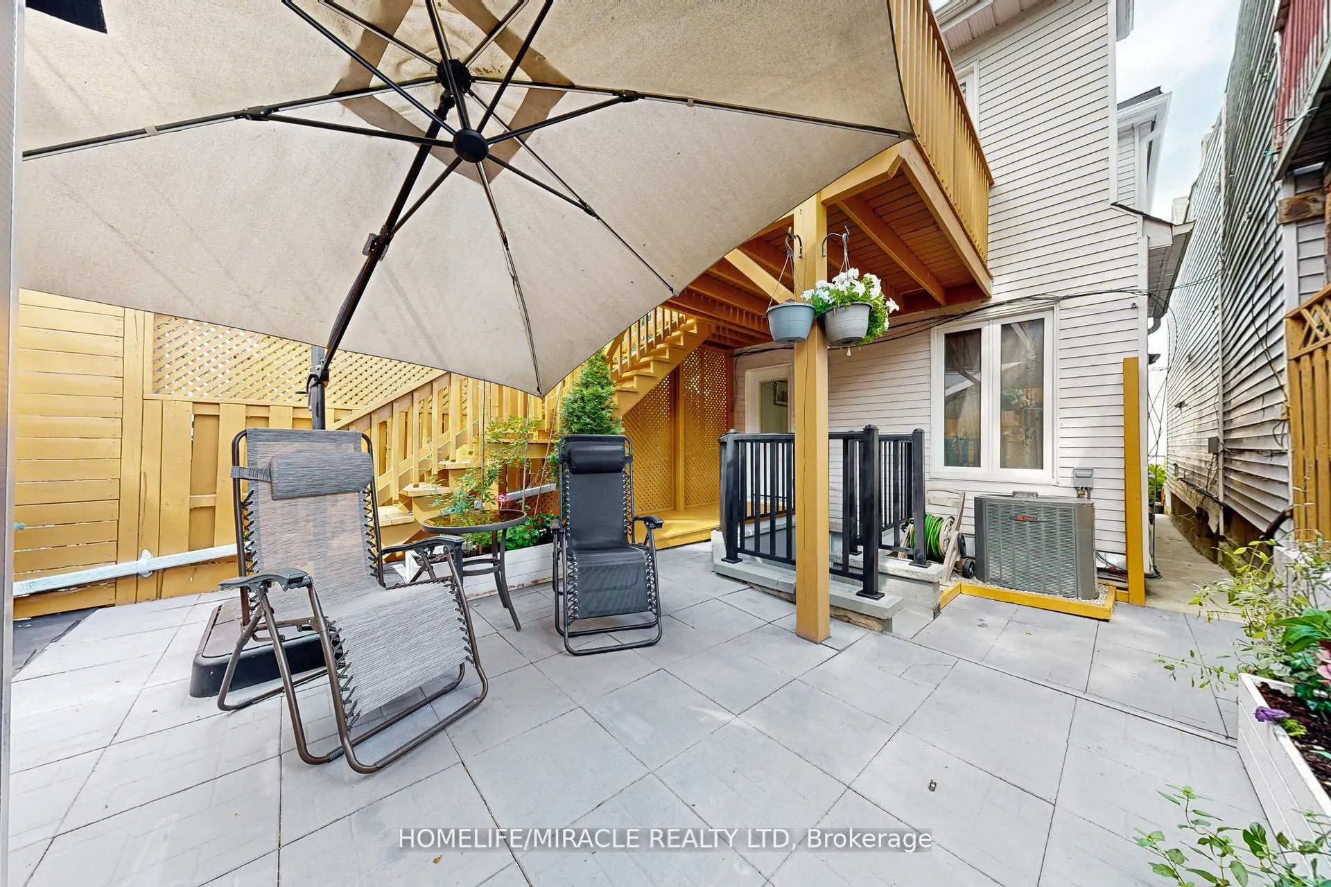 590 Jones Avenue W