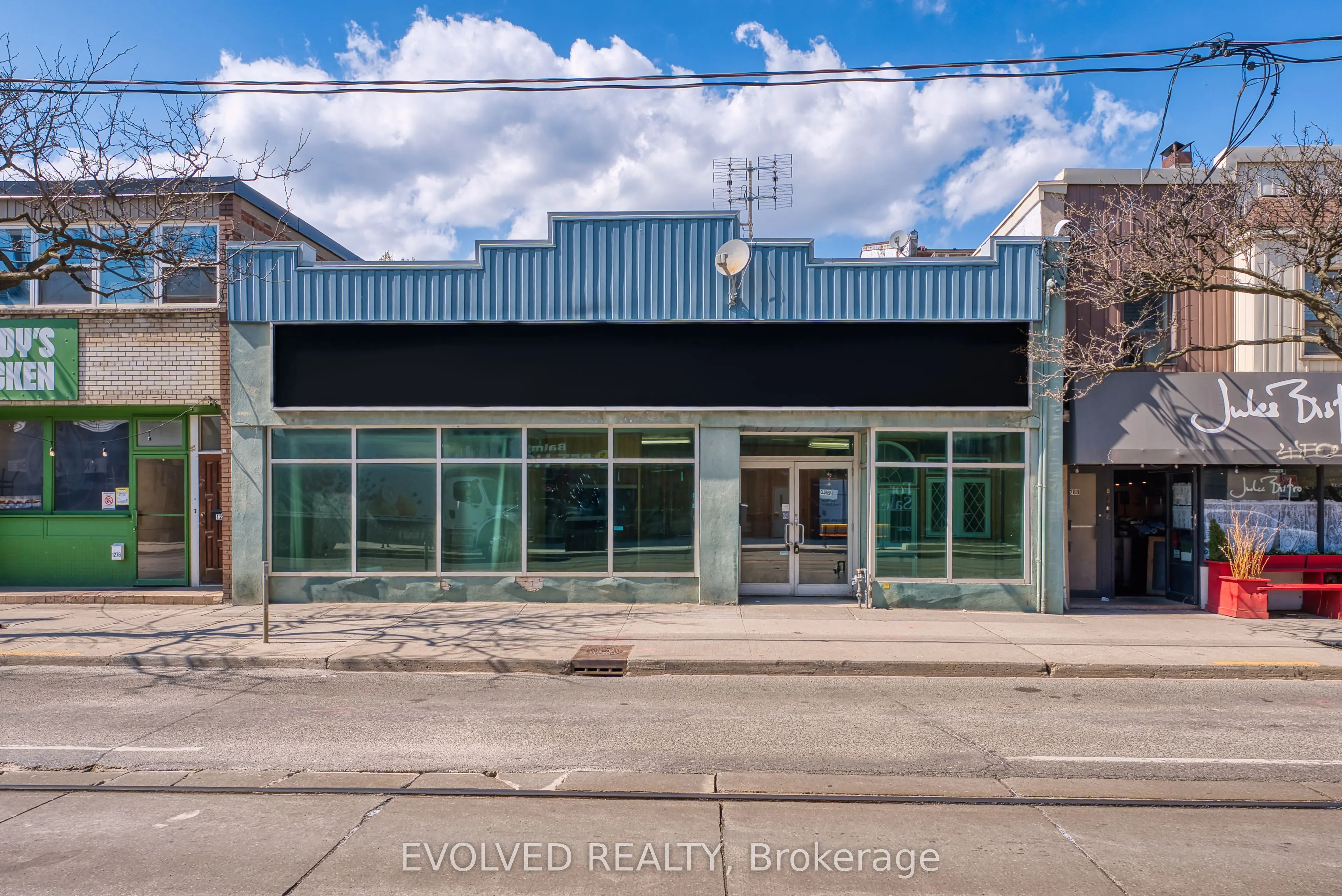 1286 Queen Street E
