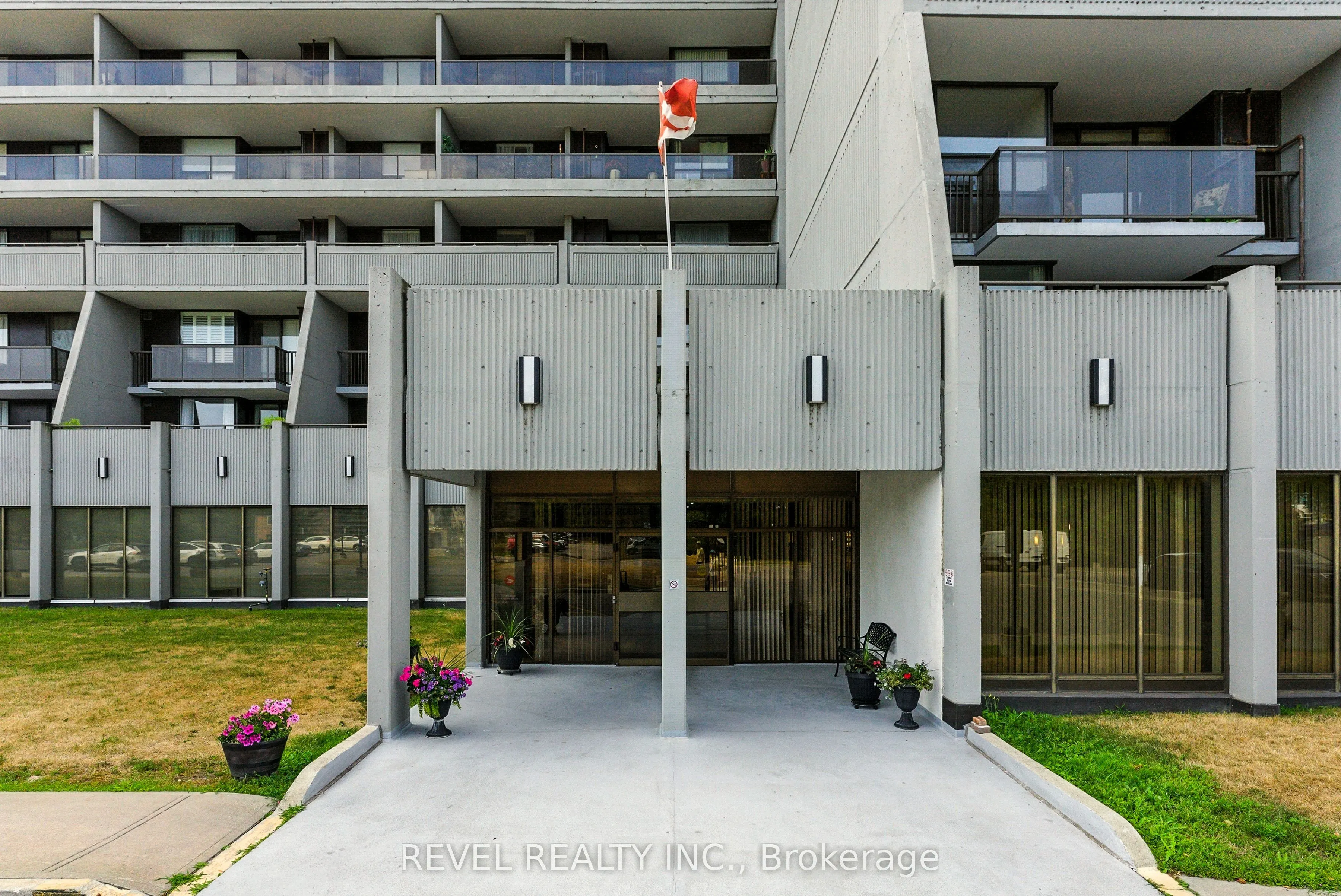 92 Church Street S, #701