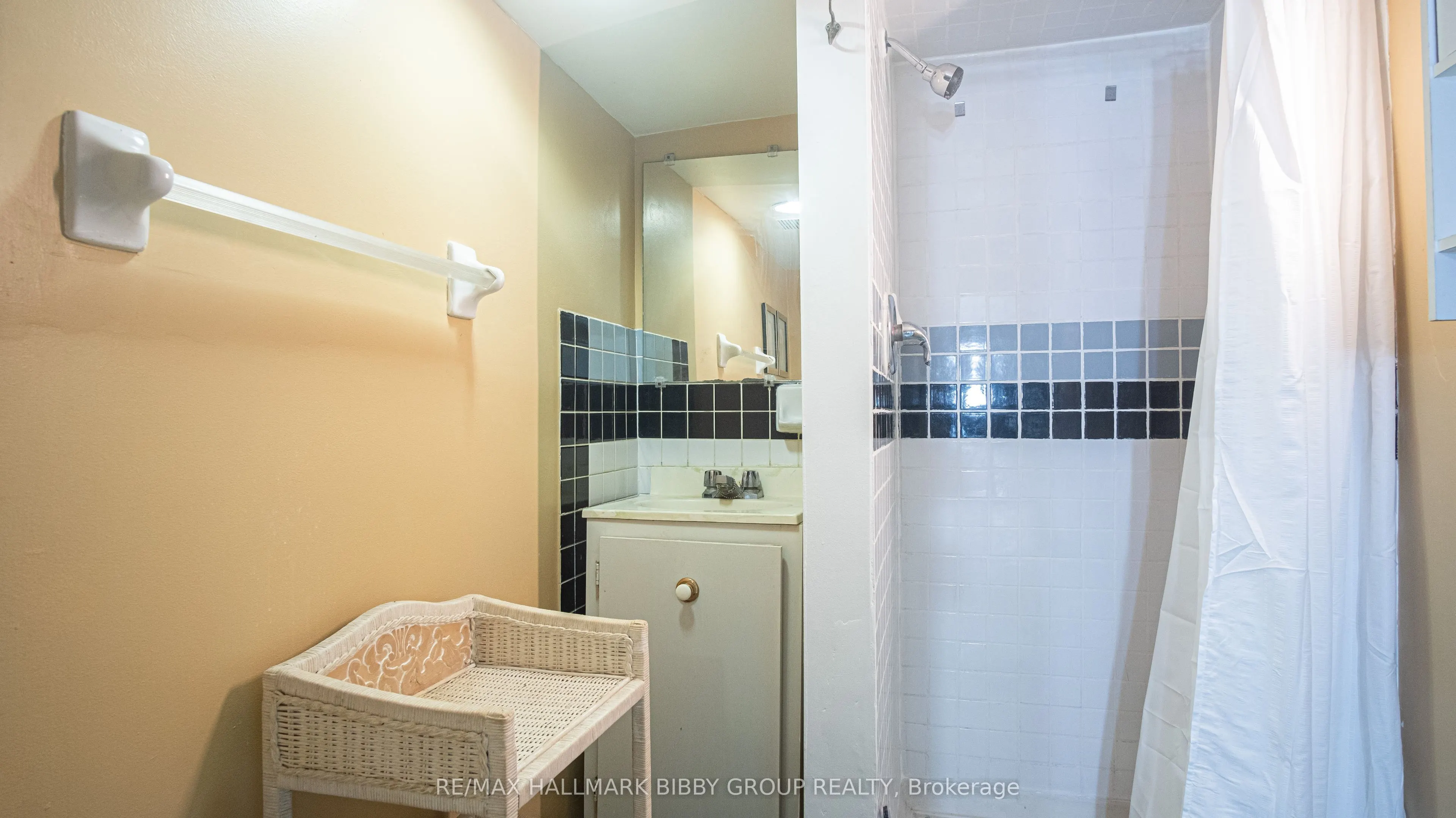 33 Holland Avenue, #Lower