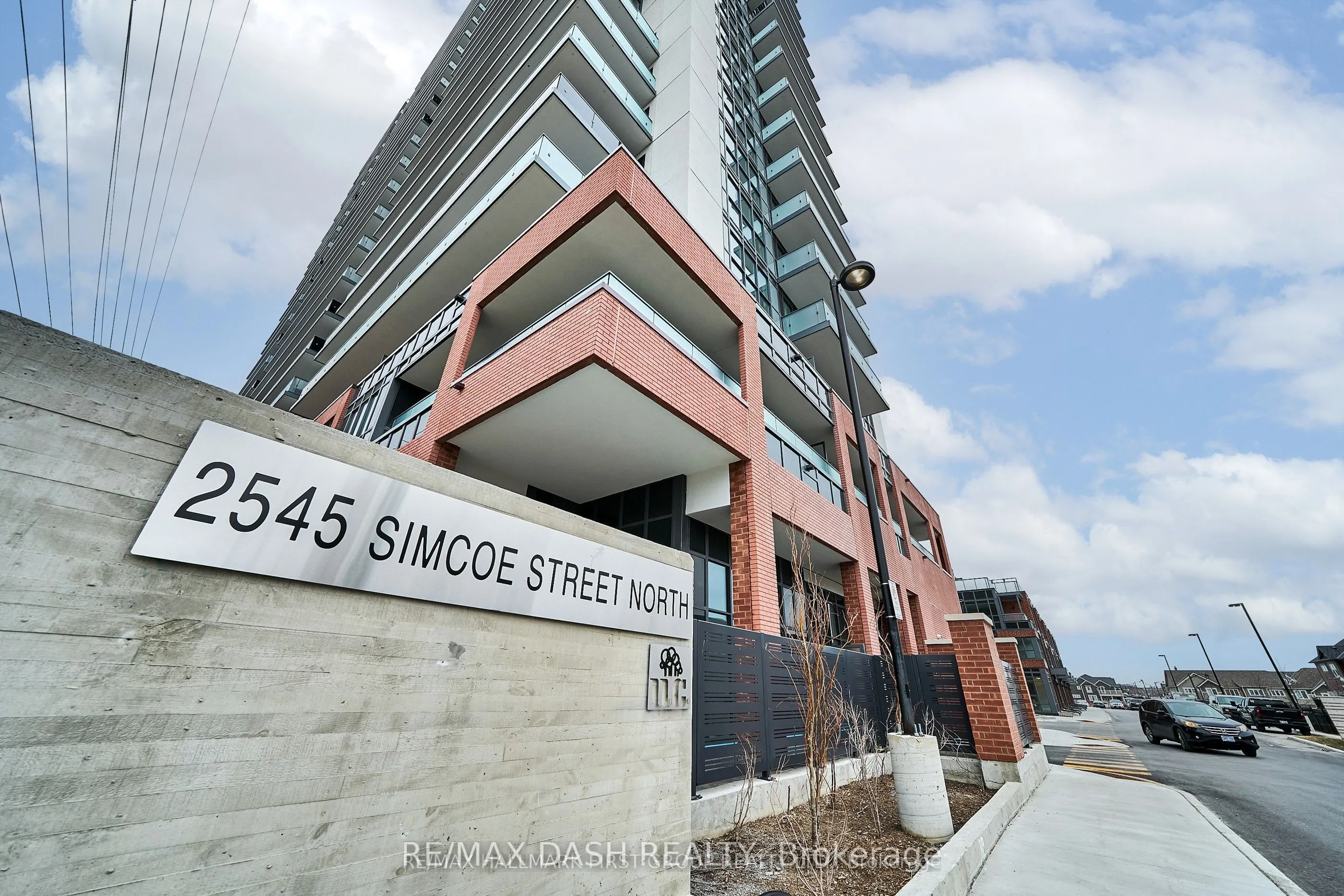 2425 Simcoe Street N, #352