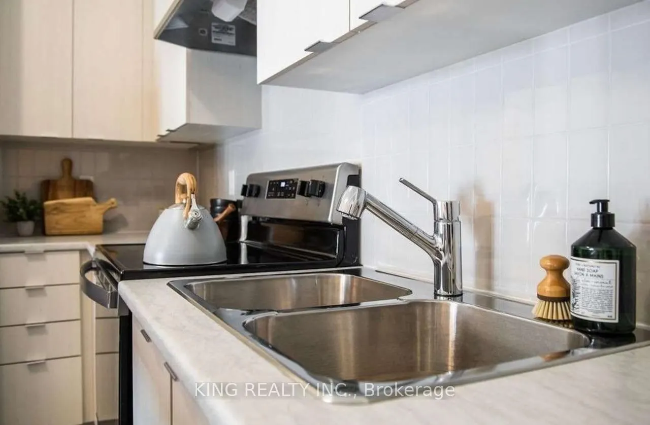 1525 Kingston Road W, #411