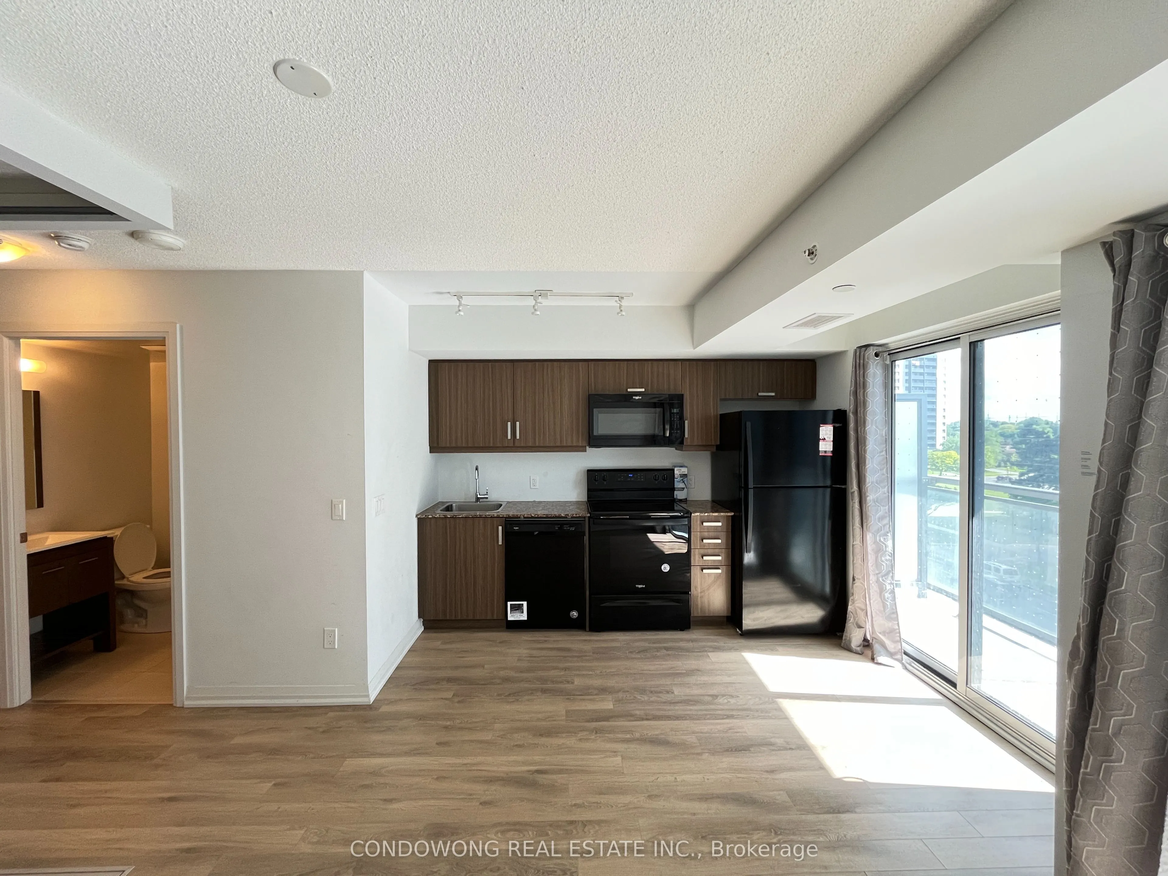 30 Meadowglen Place, #408
