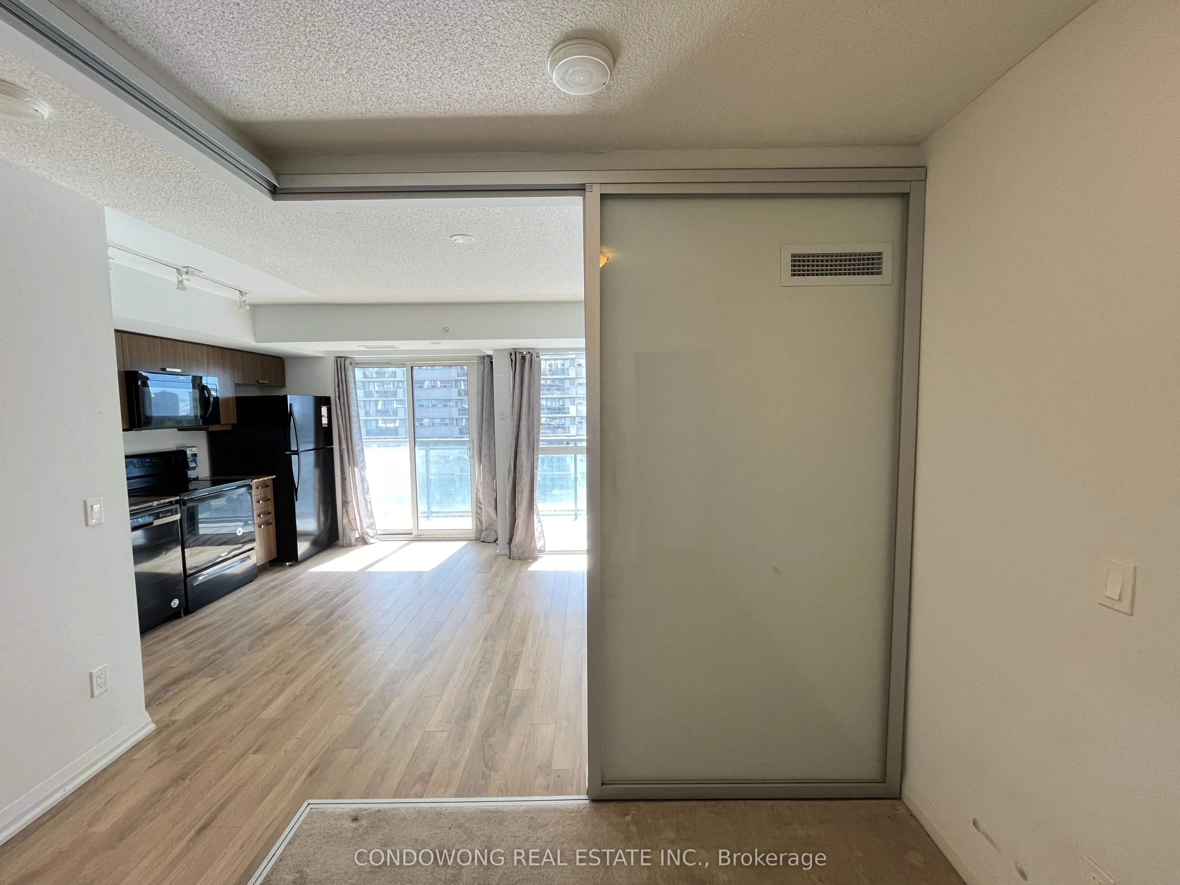 30 Meadowglen Place, #408