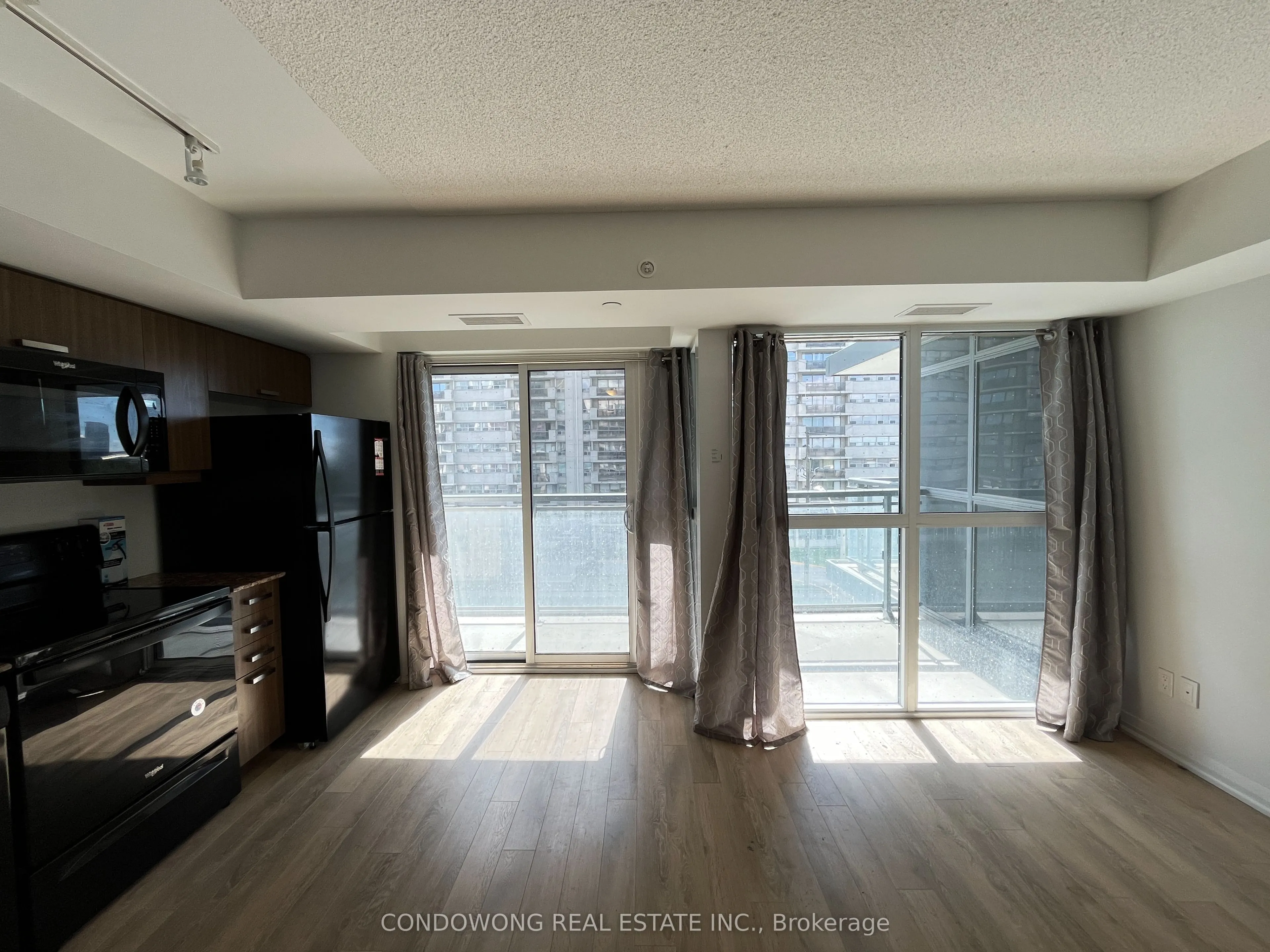 30 Meadowglen Place, #408