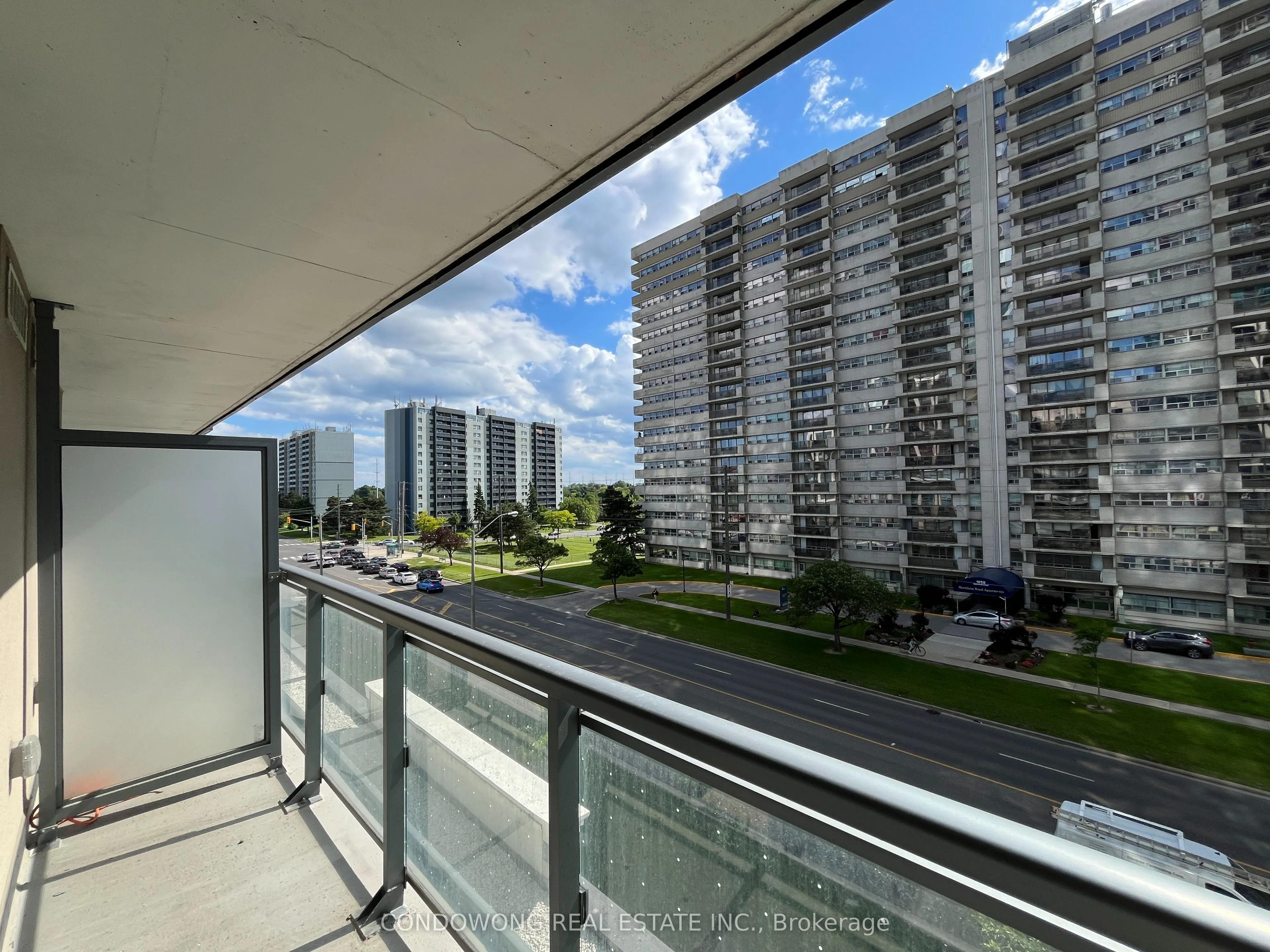 30 Meadowglen Place, #408