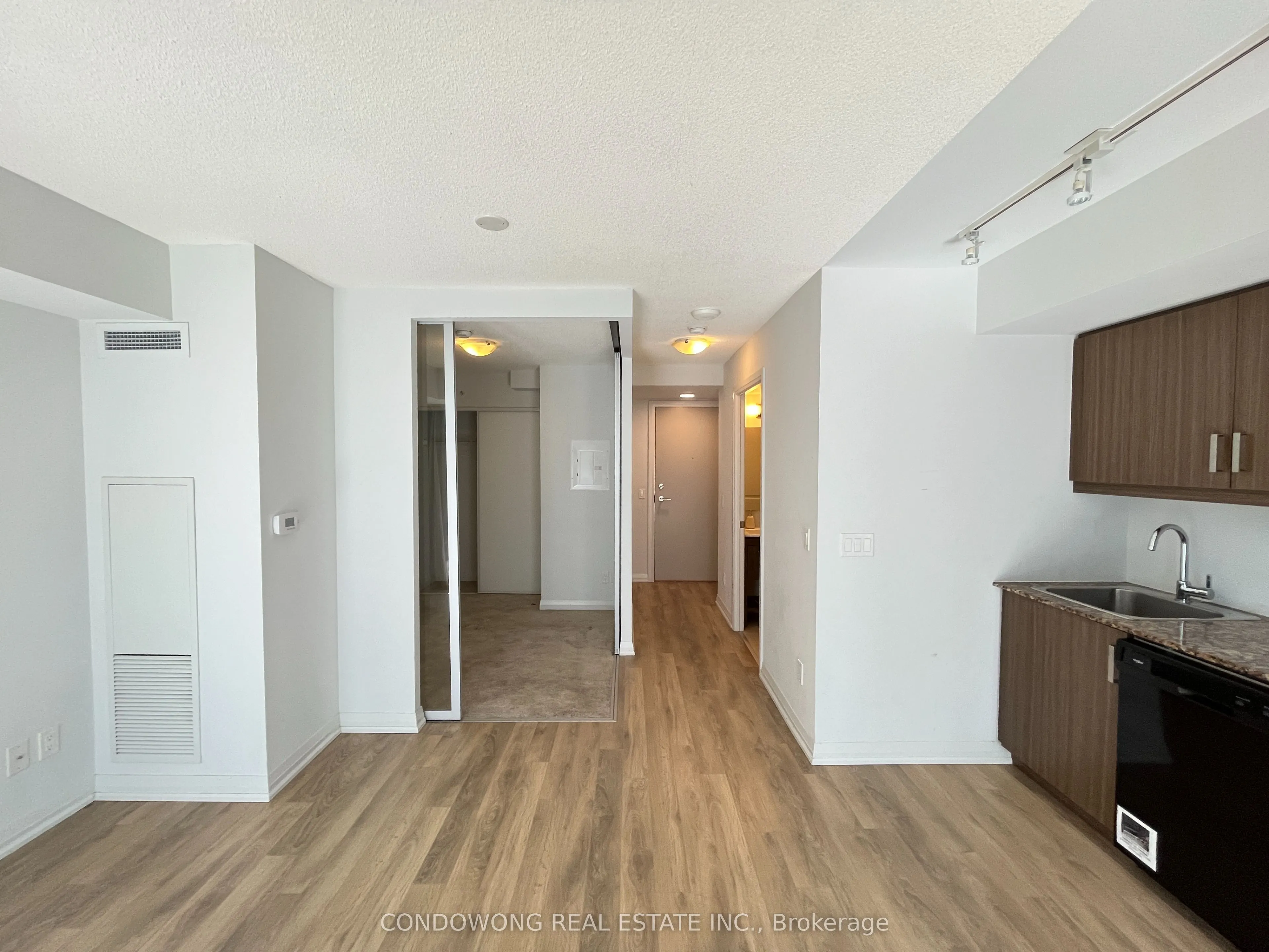 30 Meadowglen Place, #408