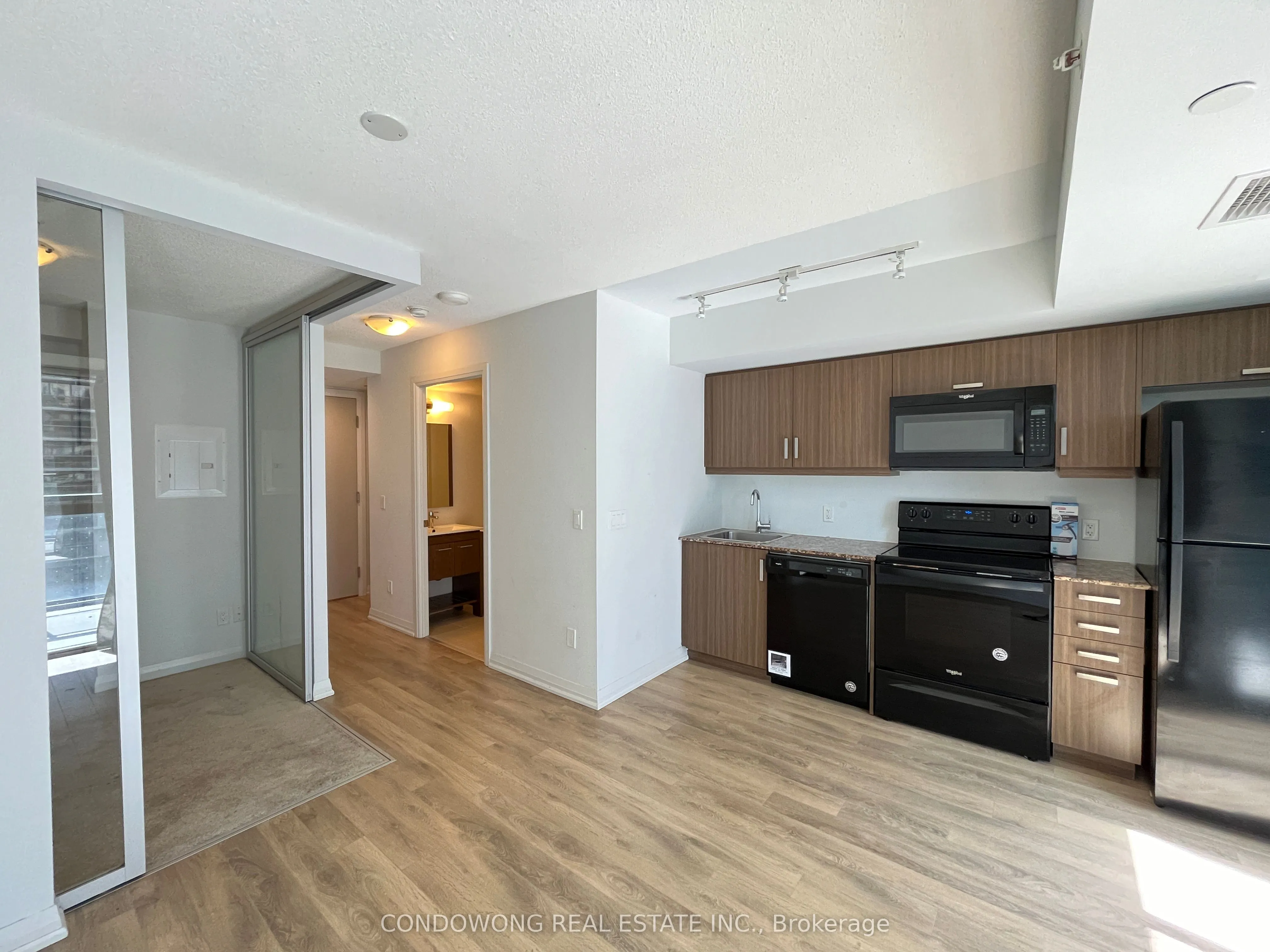 30 Meadowglen Place, #408