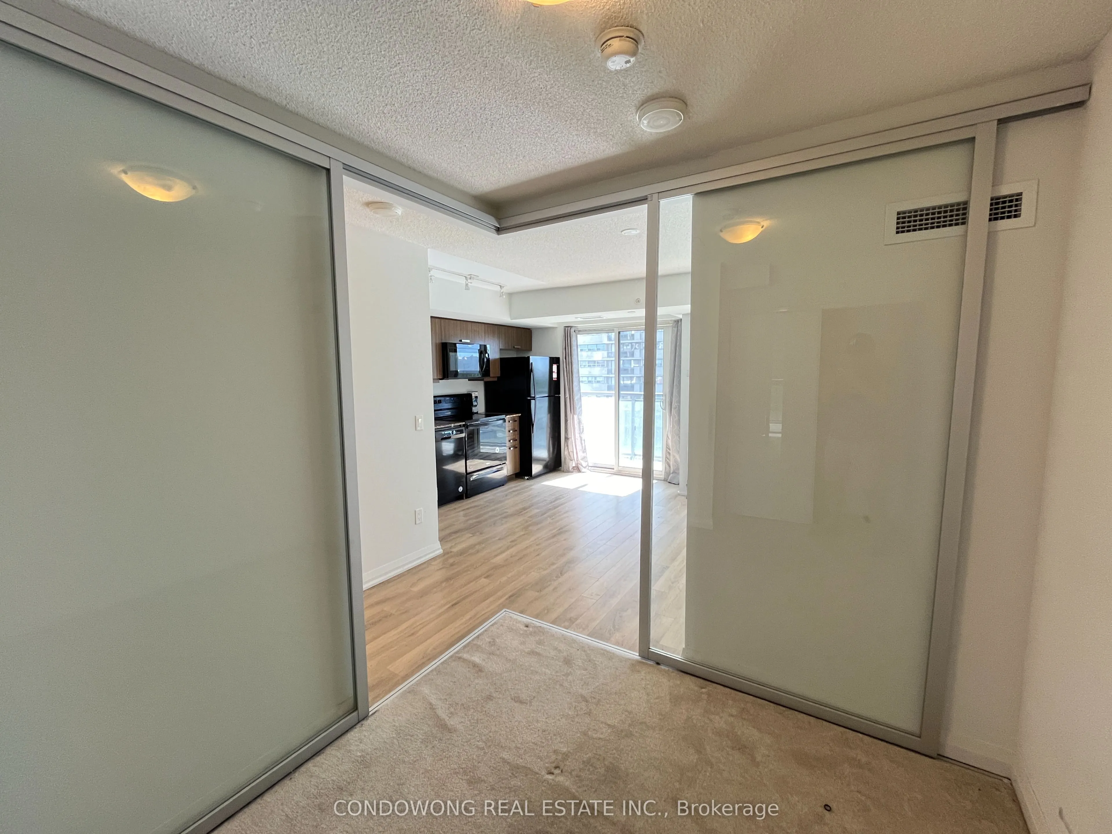 30 Meadowglen Place, #408
