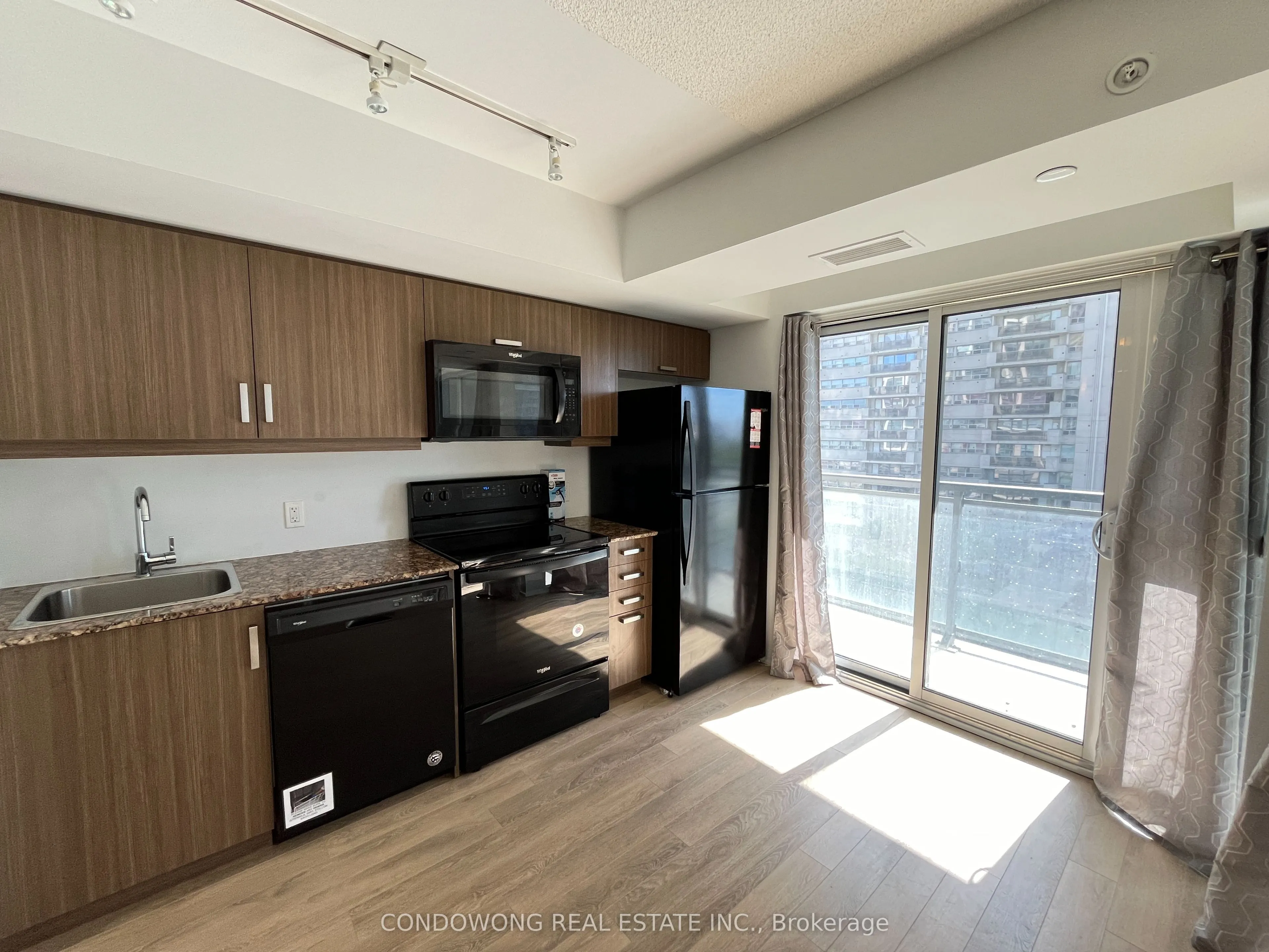30 Meadowglen Place, #408