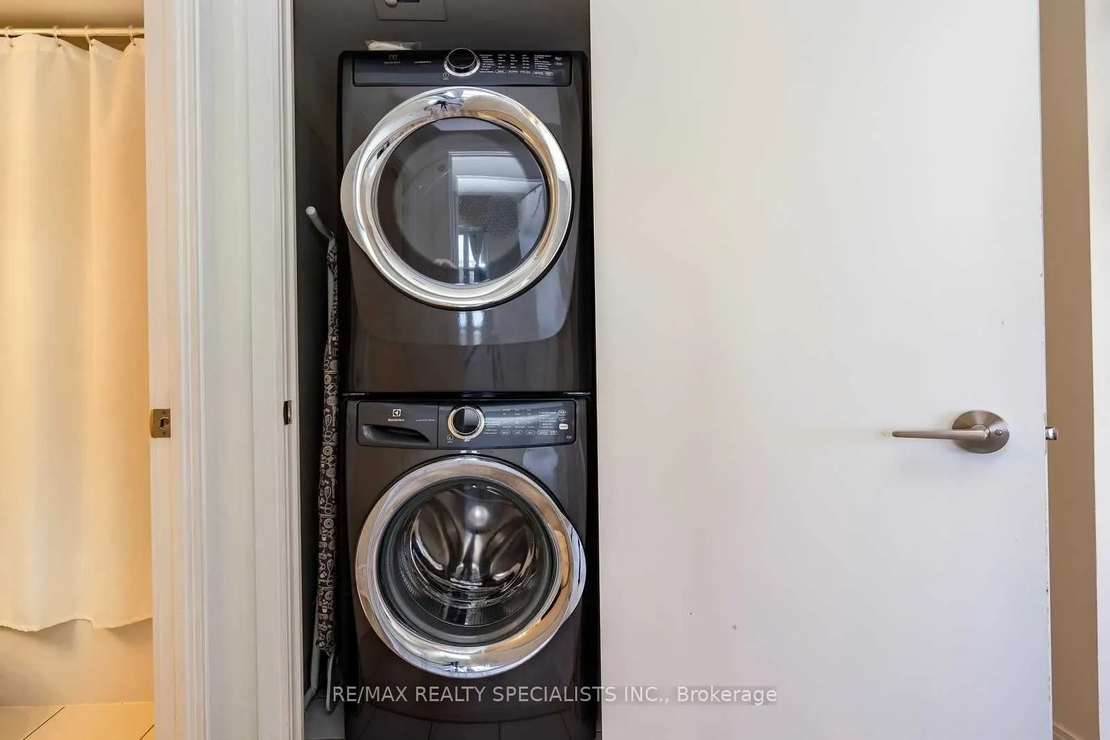 151 Village Green Square, #2710