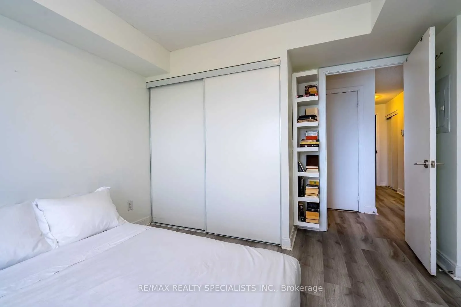 151 Village Green Square, #2710