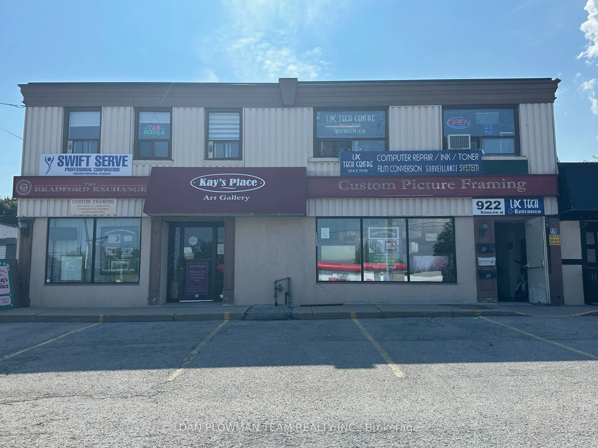 922 Simcoe Street N, #204