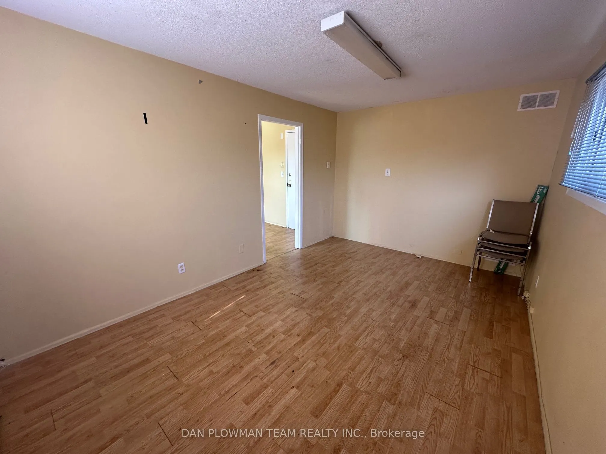 922 Simcoe Street N, #204