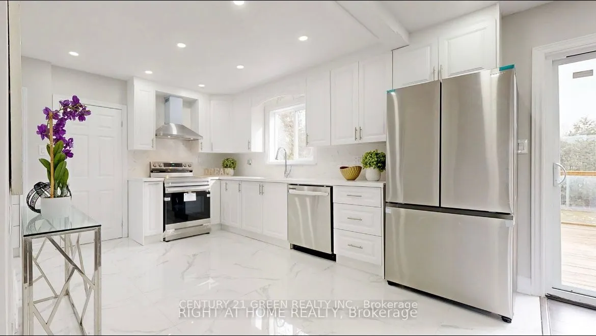 1813 Rossland Road E, #Main