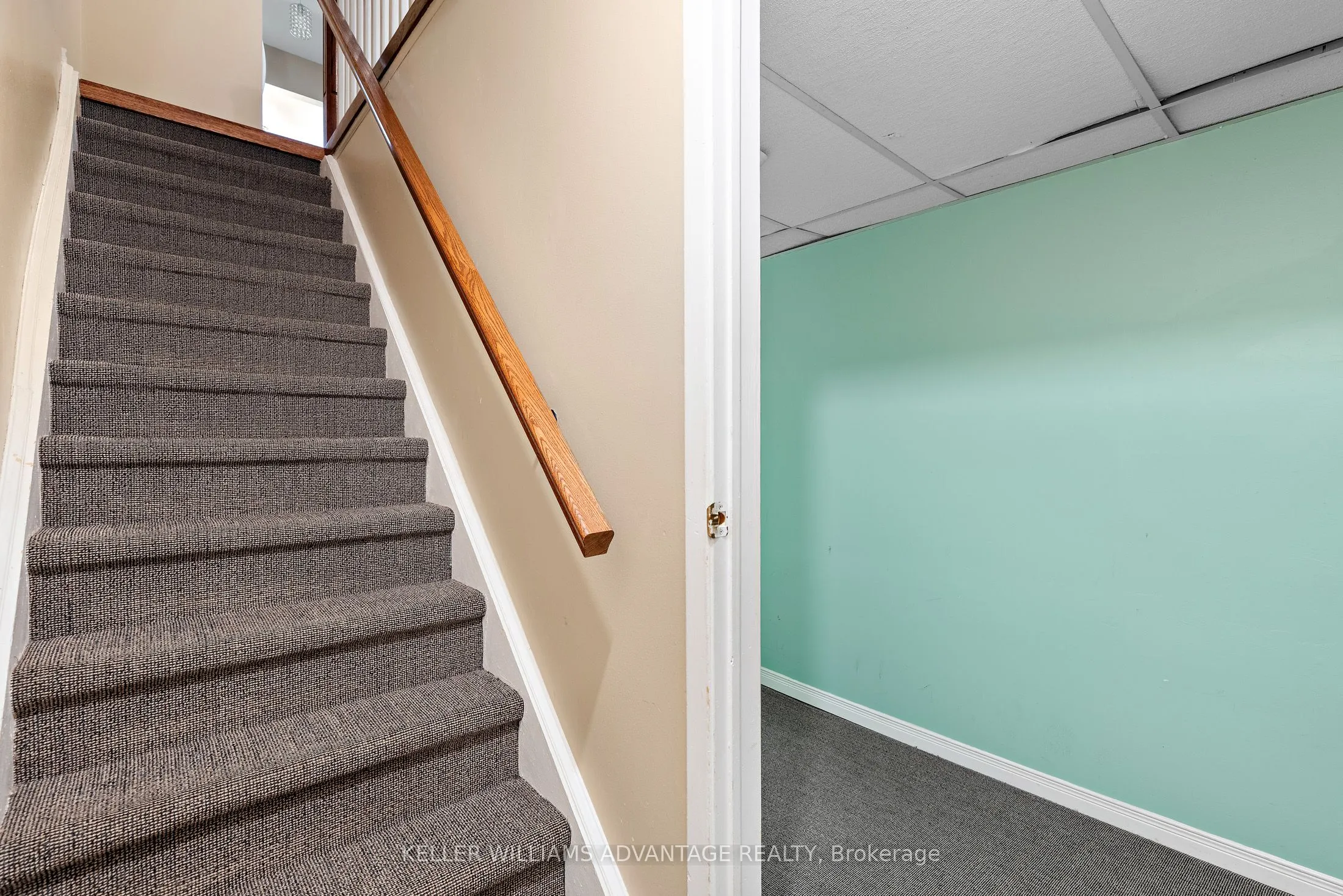 1051 Sandhurst Circle, #17
