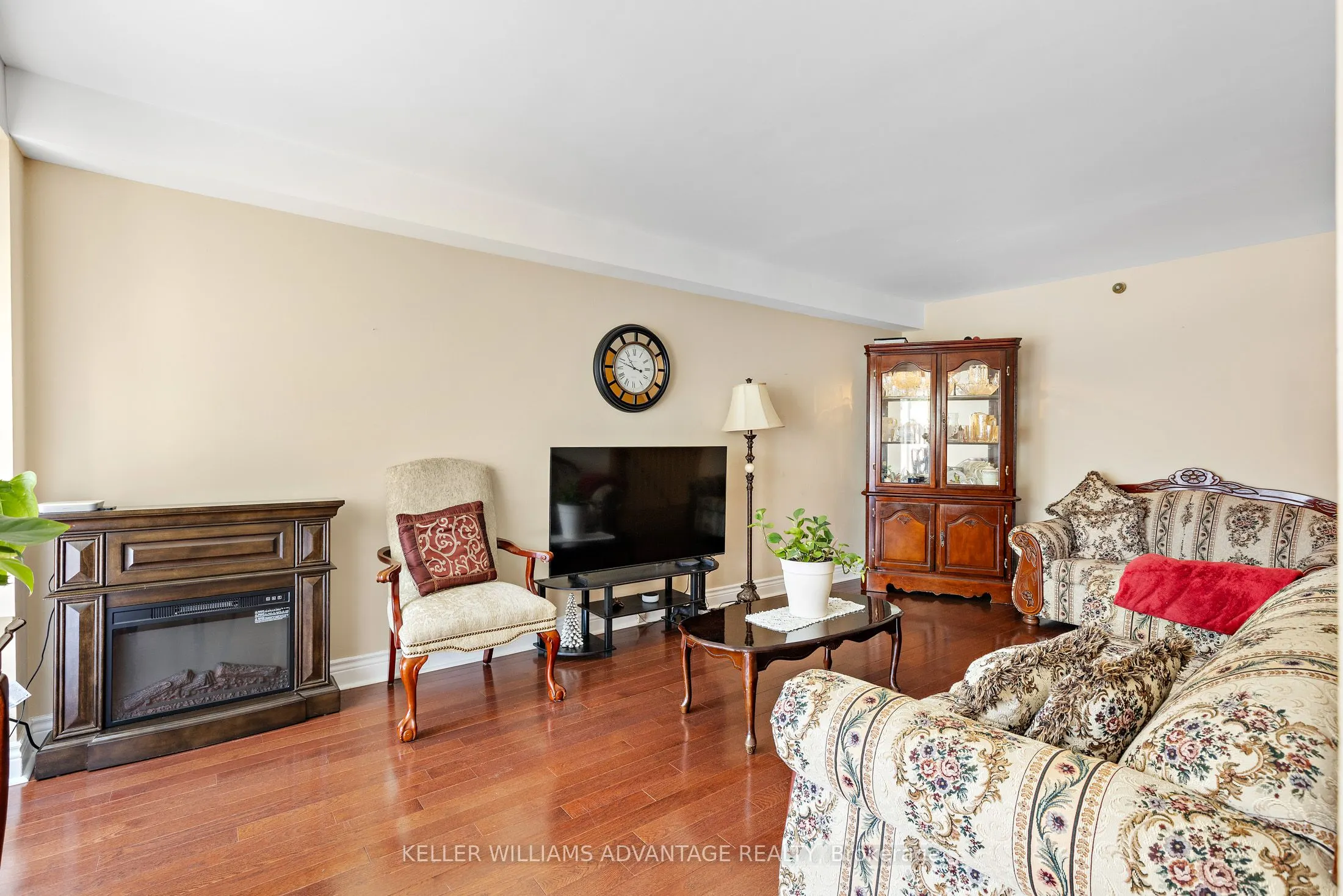 1051 Sandhurst Circle, #17
