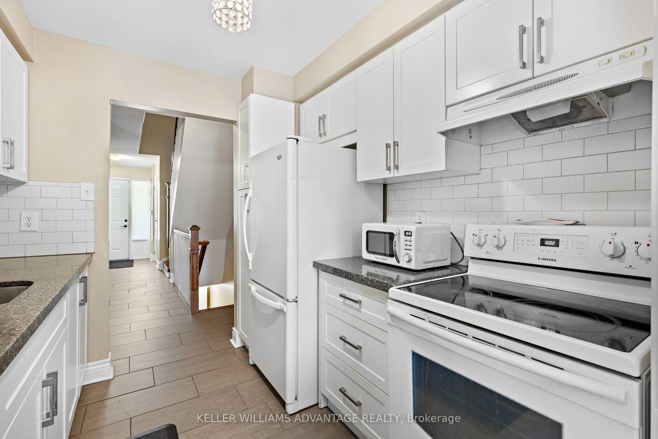 1051 Sandhurst Circle, #17