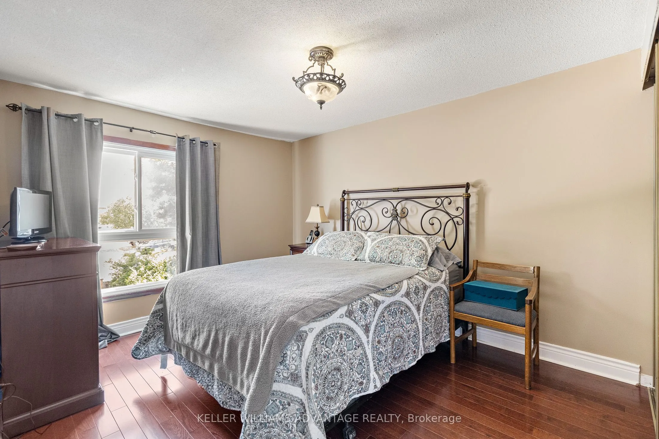 1051 Sandhurst Circle, #17