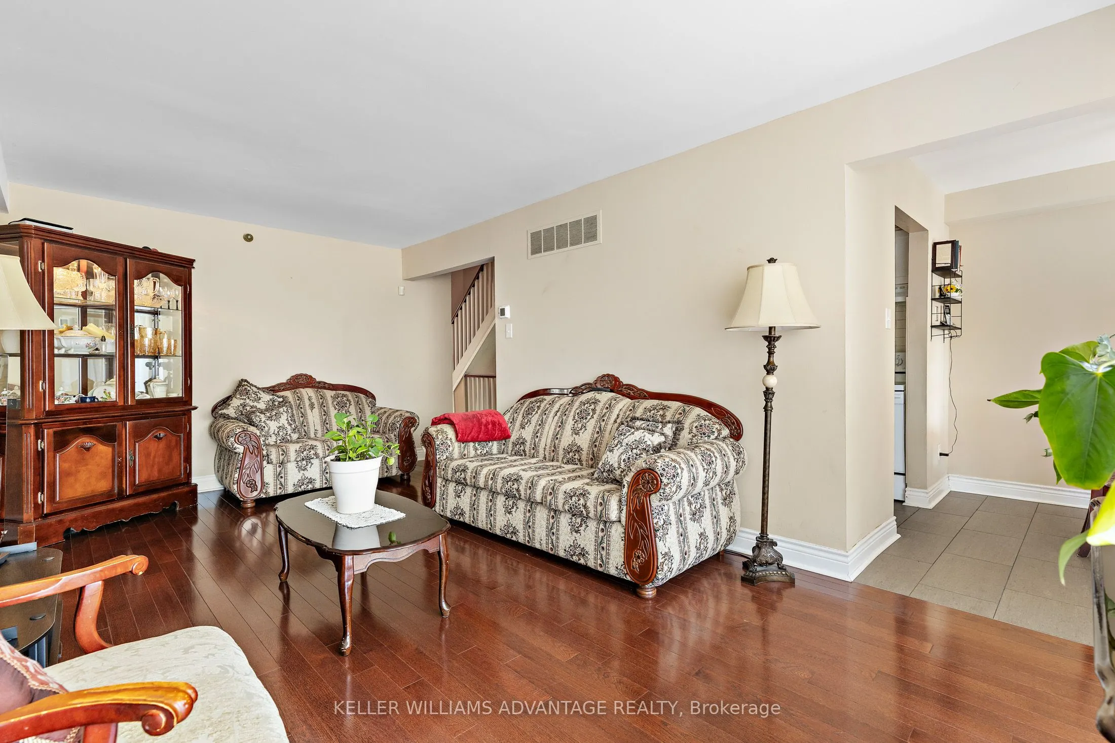 1051 Sandhurst Circle, #17