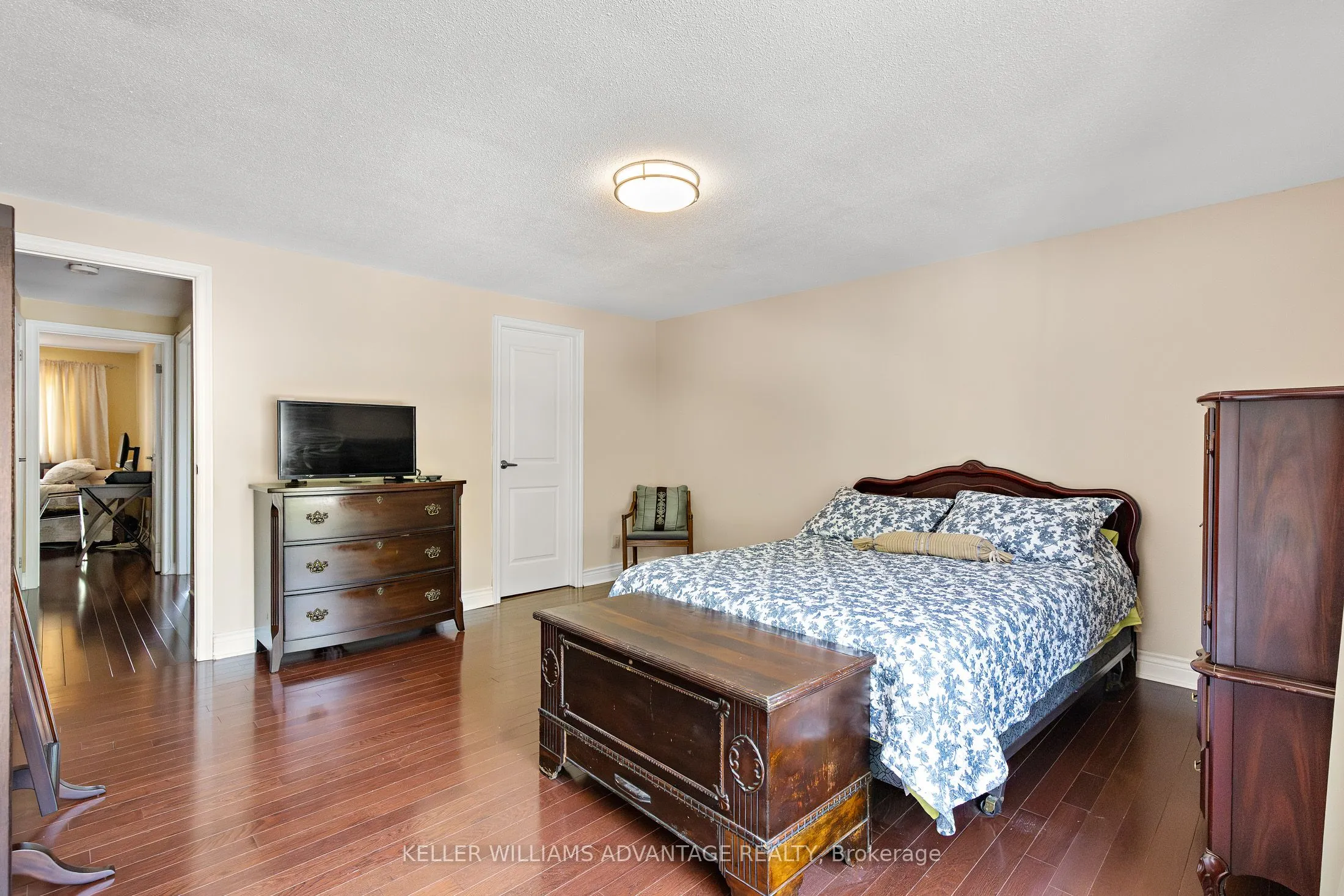 1051 Sandhurst Circle, #17