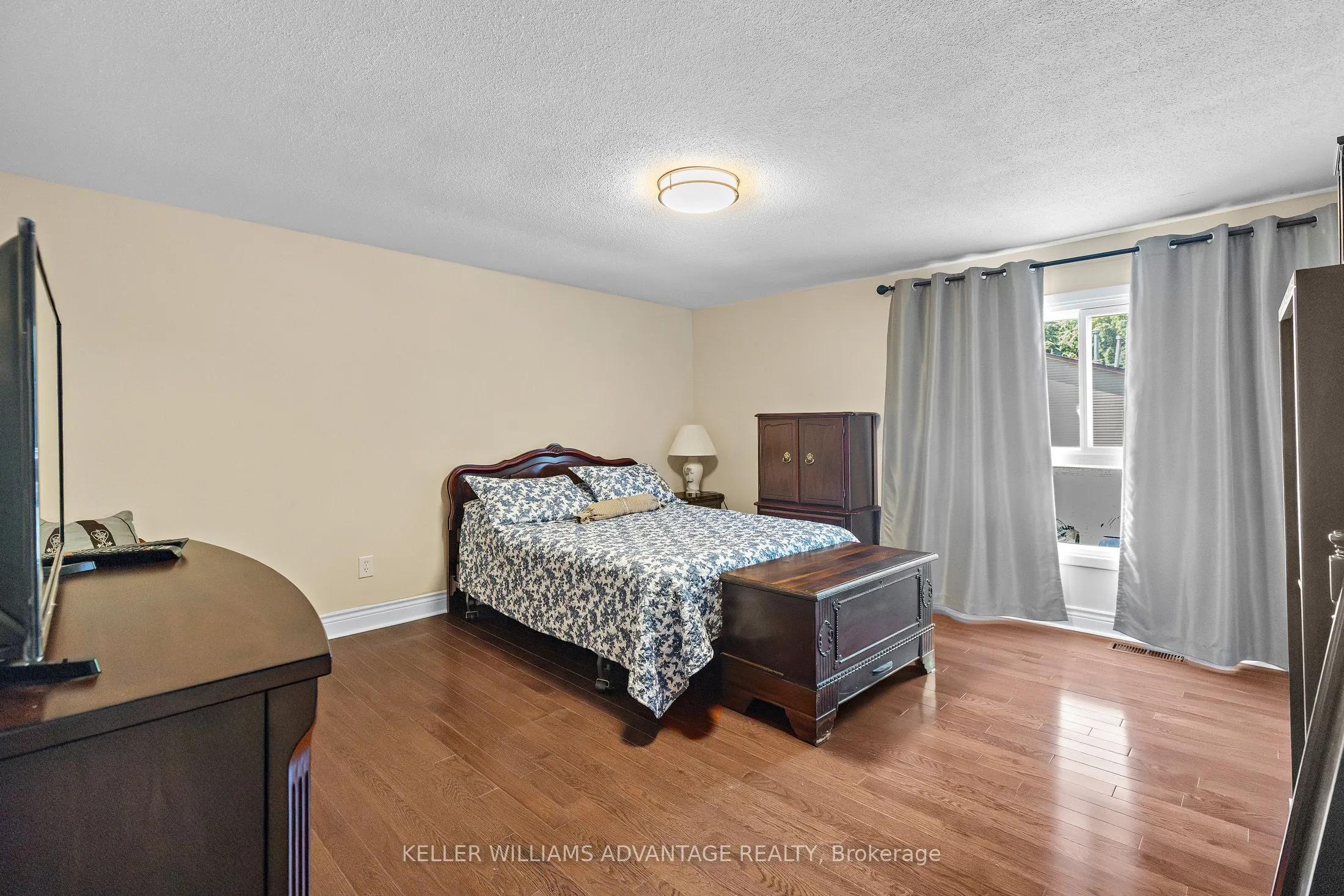 1051 Sandhurst Circle, #17