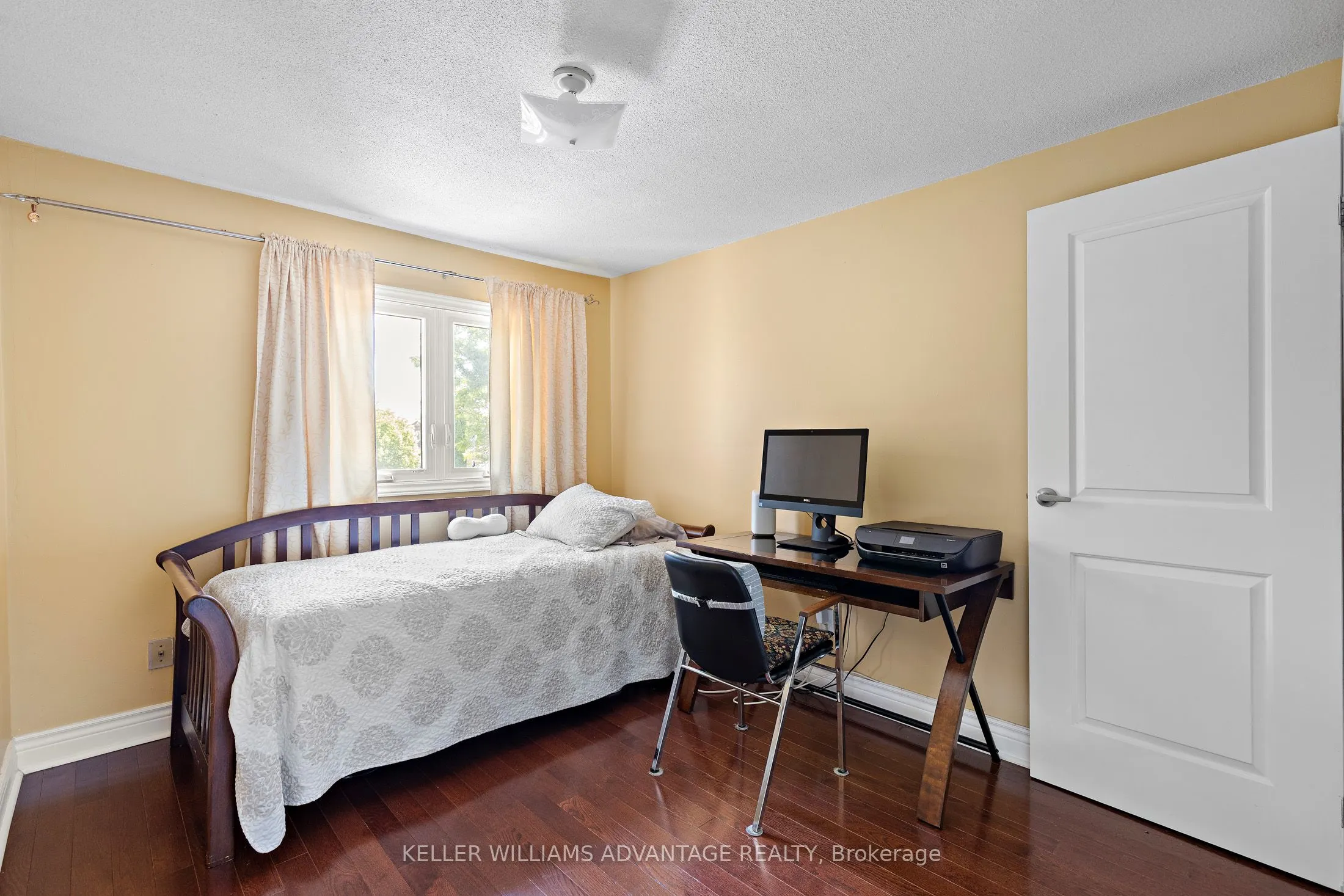 1051 Sandhurst Circle, #17