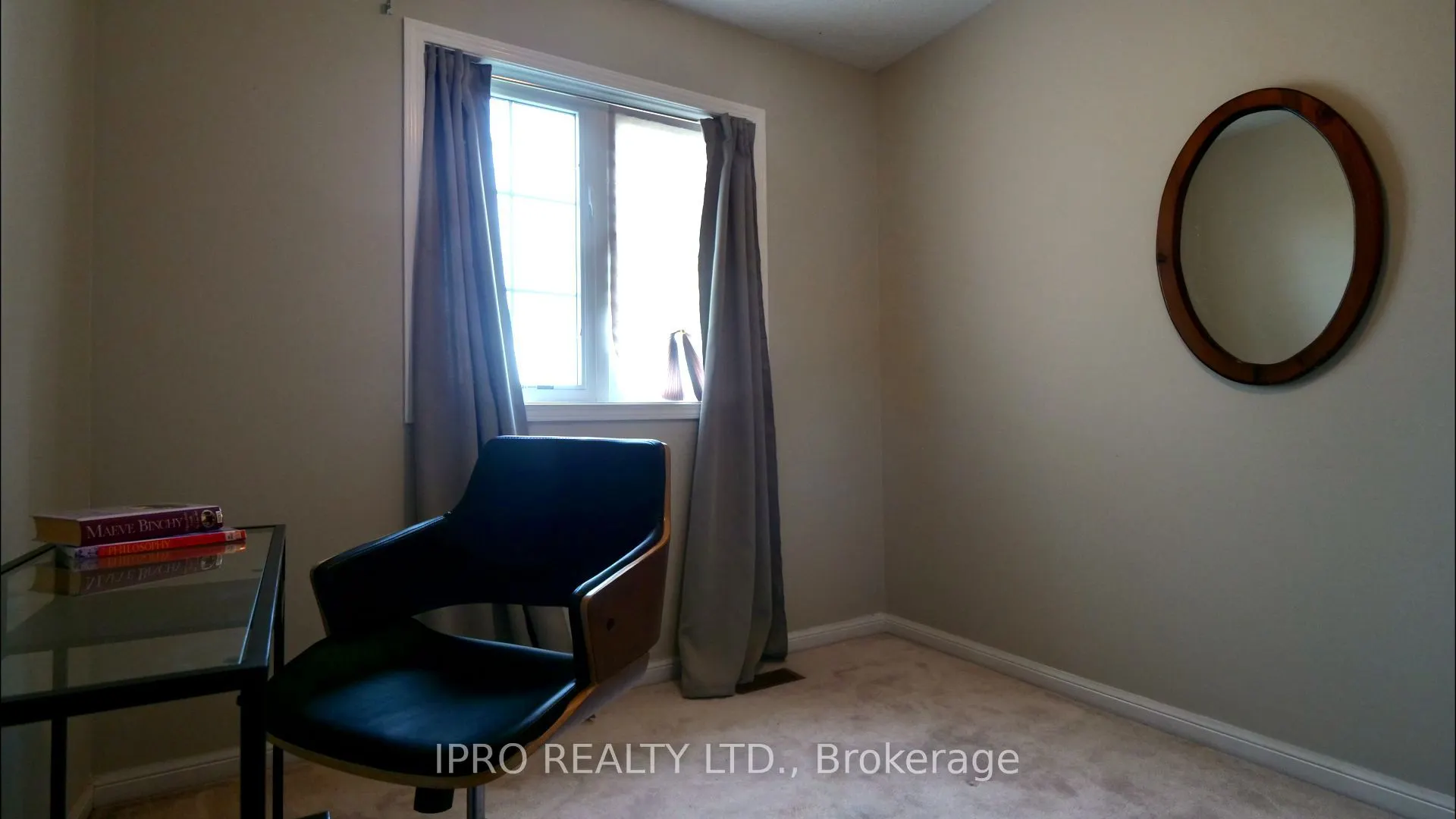 906 Bourne Crescent