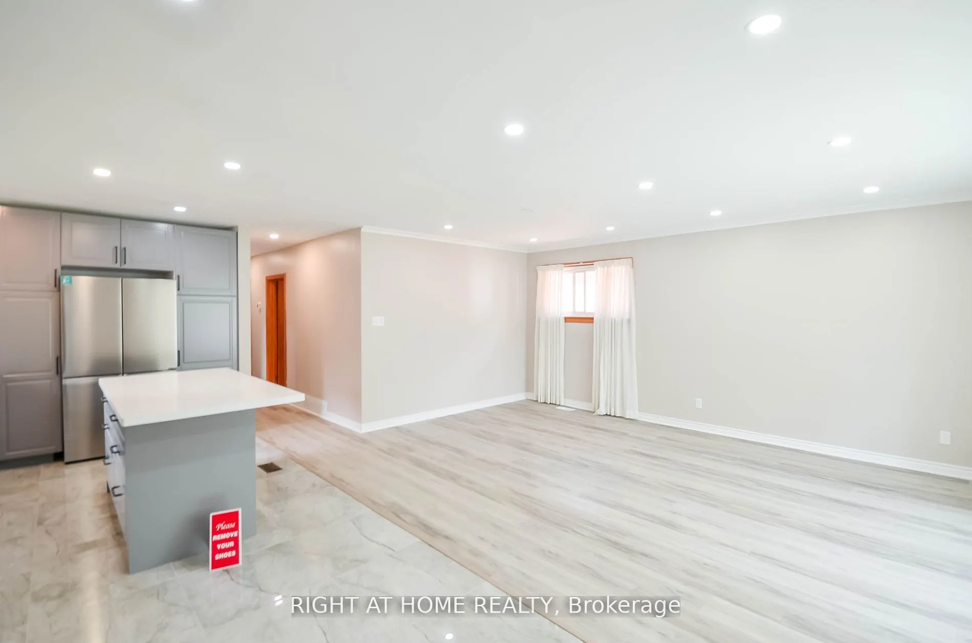 10 Amulet Street, #Upper Unit