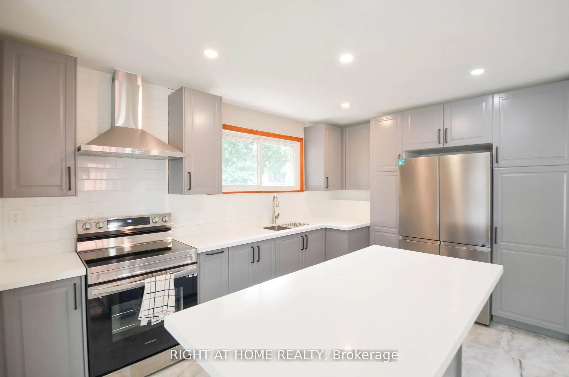 10 Amulet Street, #Upper Unit