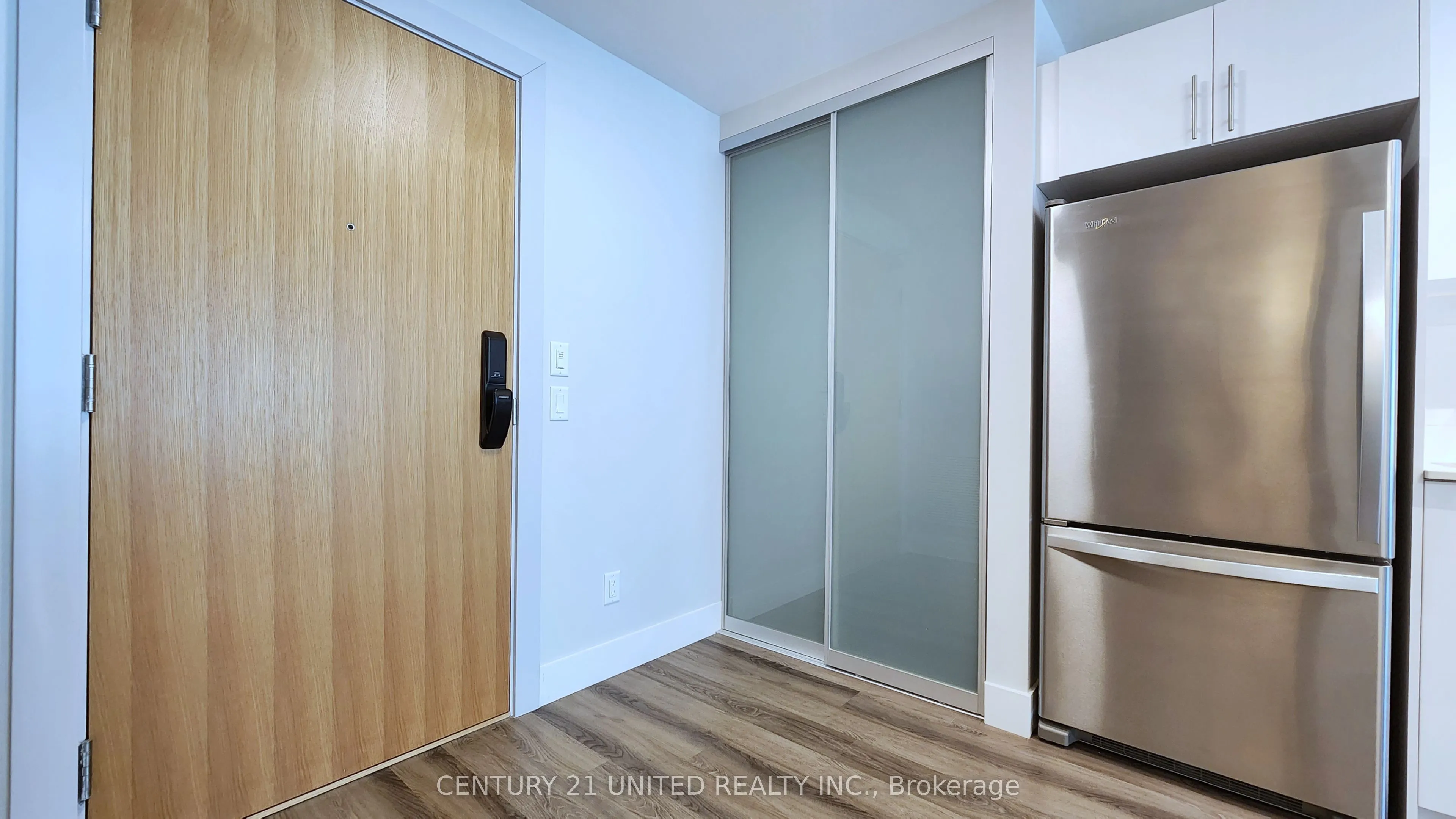 80 Bond Street E, #821
