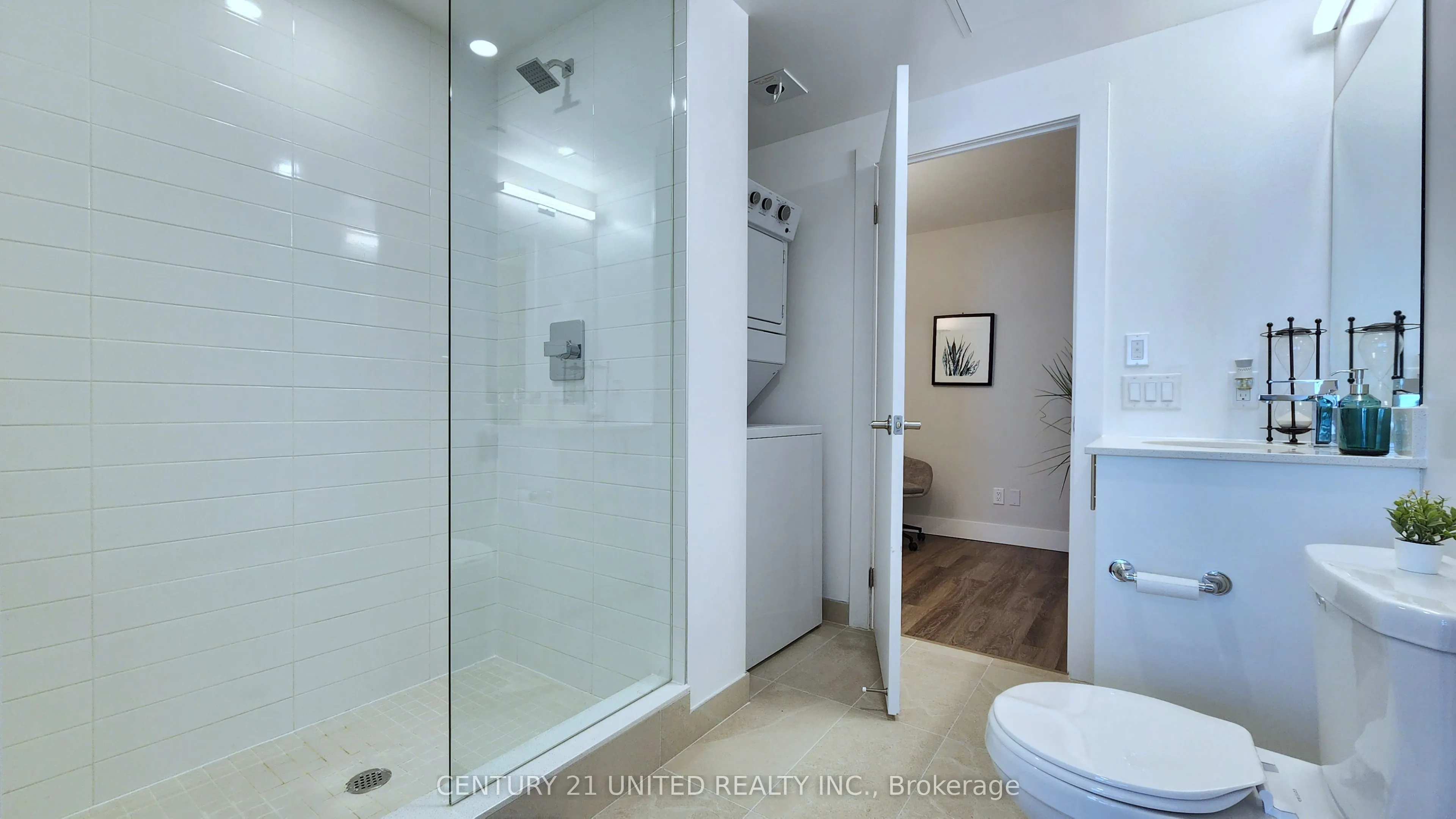 80 Bond Street E, #821